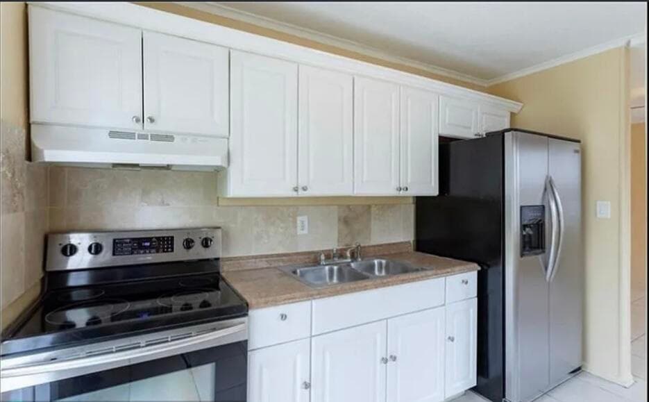 808 W 4th Street W, Riviera Beach, FL 33404 — photo 4 of 11