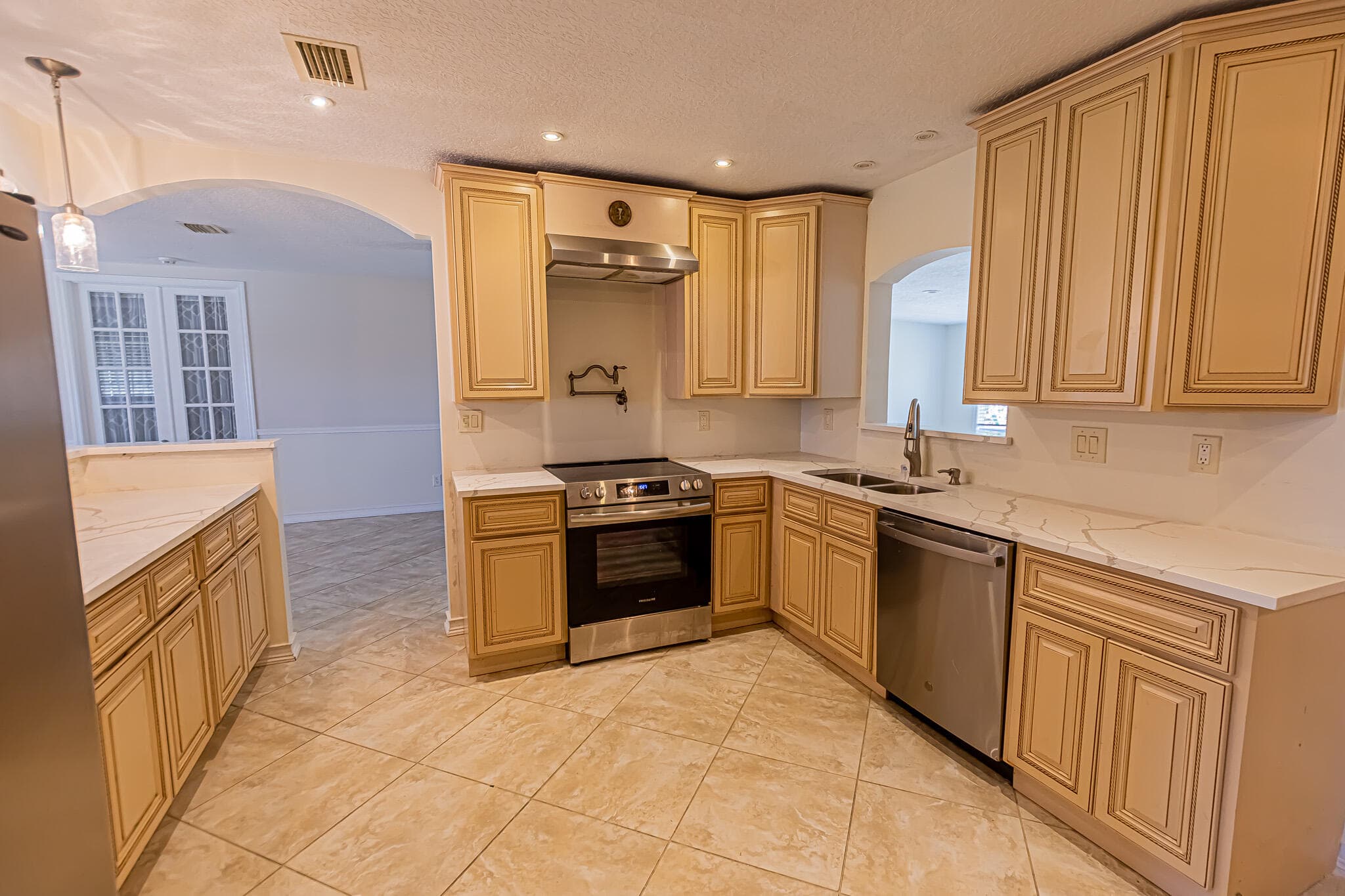 471 SE Lamon Lane, Port St. Lucie, FL 34983 — photo 8 of 32