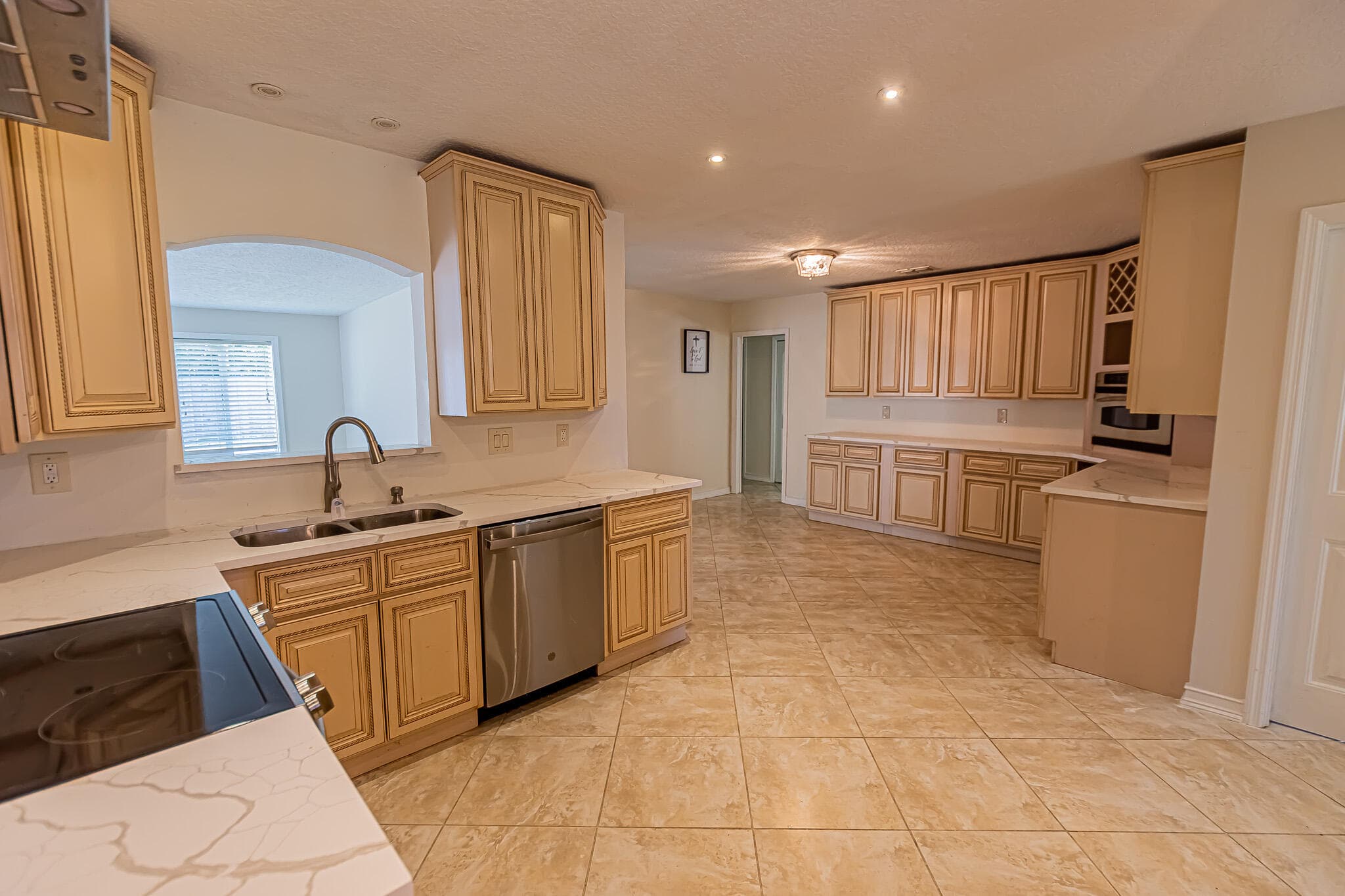 471 SE Lamon Lane, Port St. Lucie, FL 34983 — photo 9 of 32