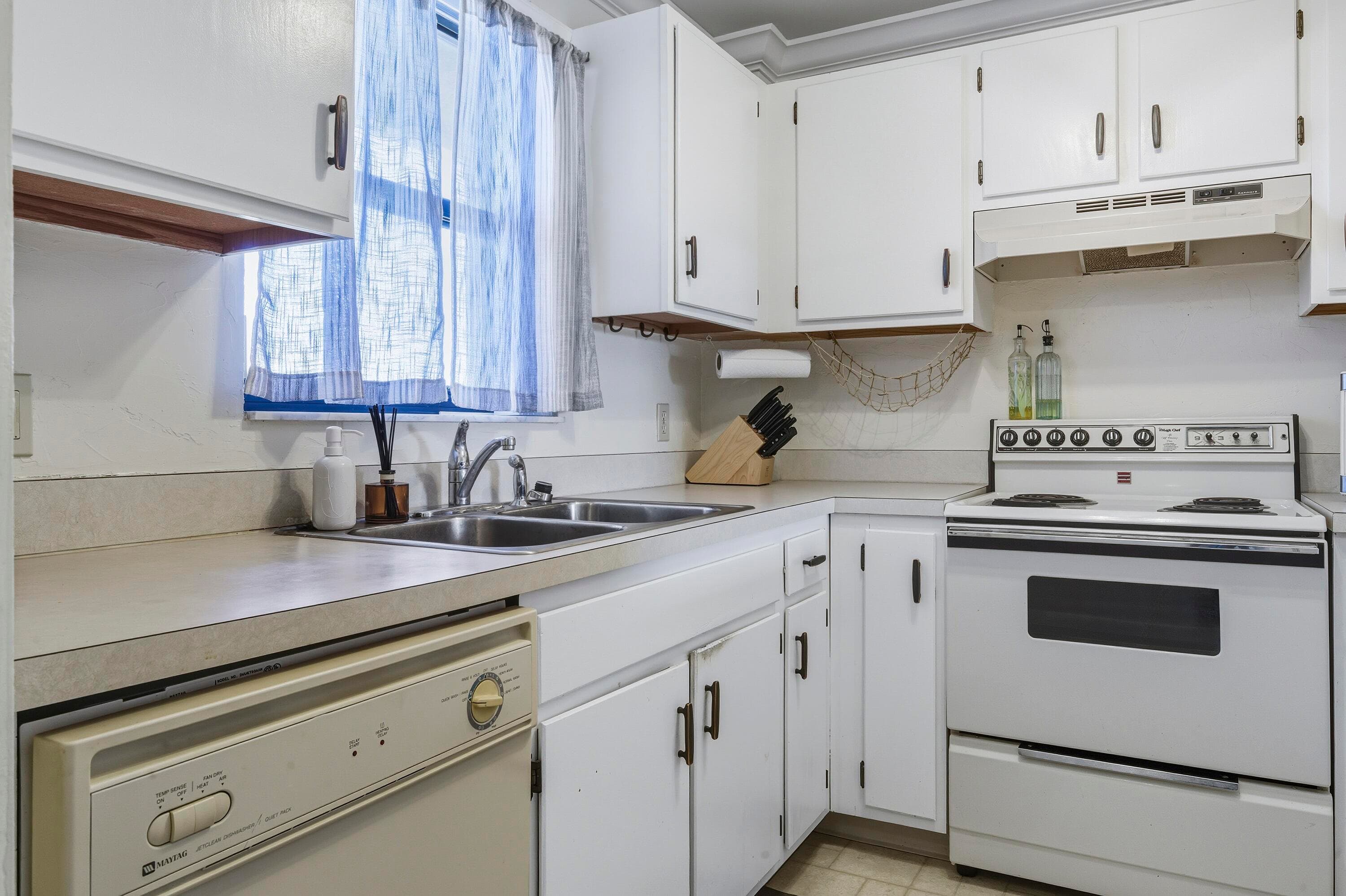 890 N Federal Highway 406, Lantana, FL 33462 — photo 8 of 63