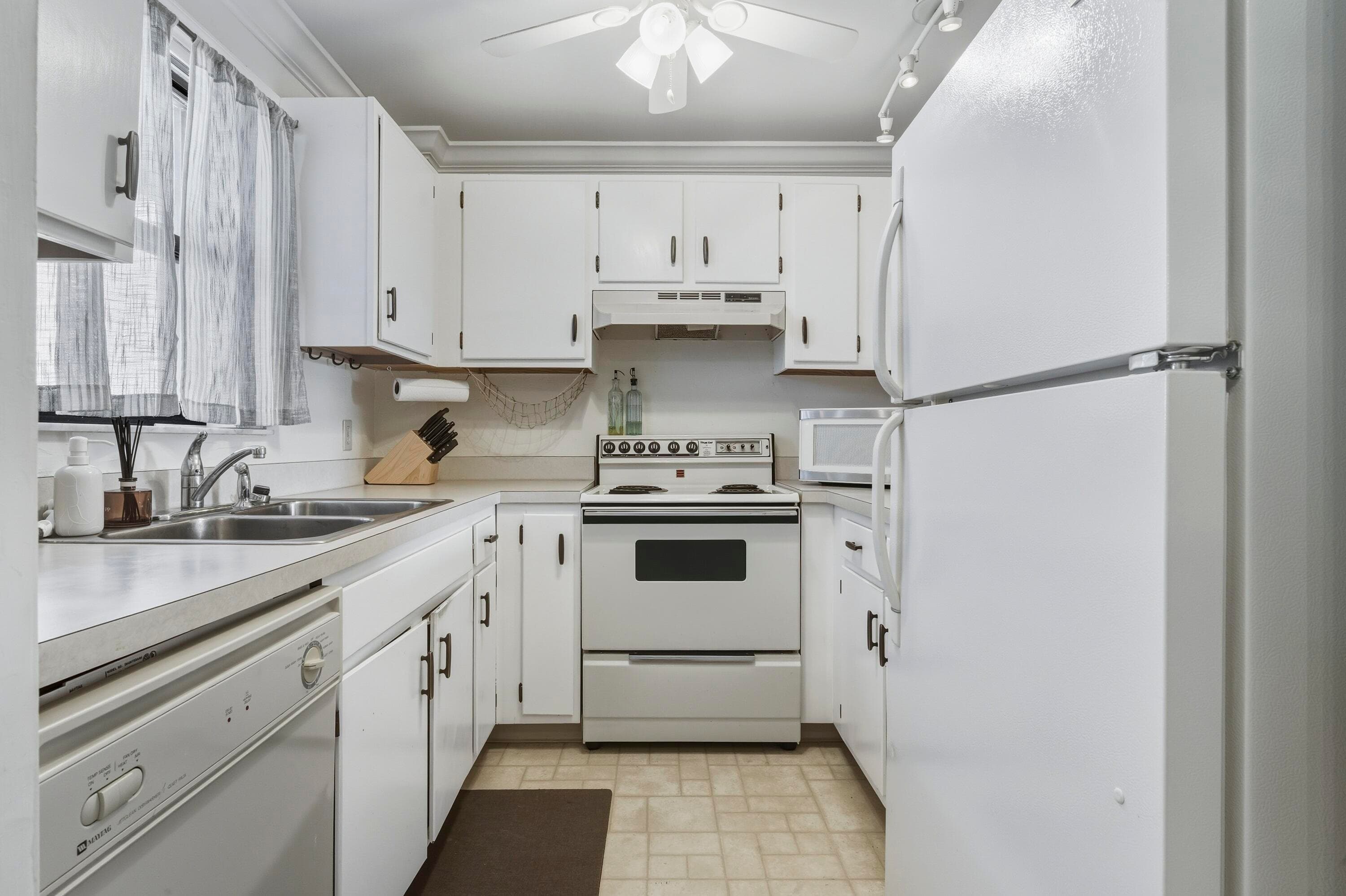 890 N Federal Highway 406, Lantana, FL 33462 — photo 7 of 63