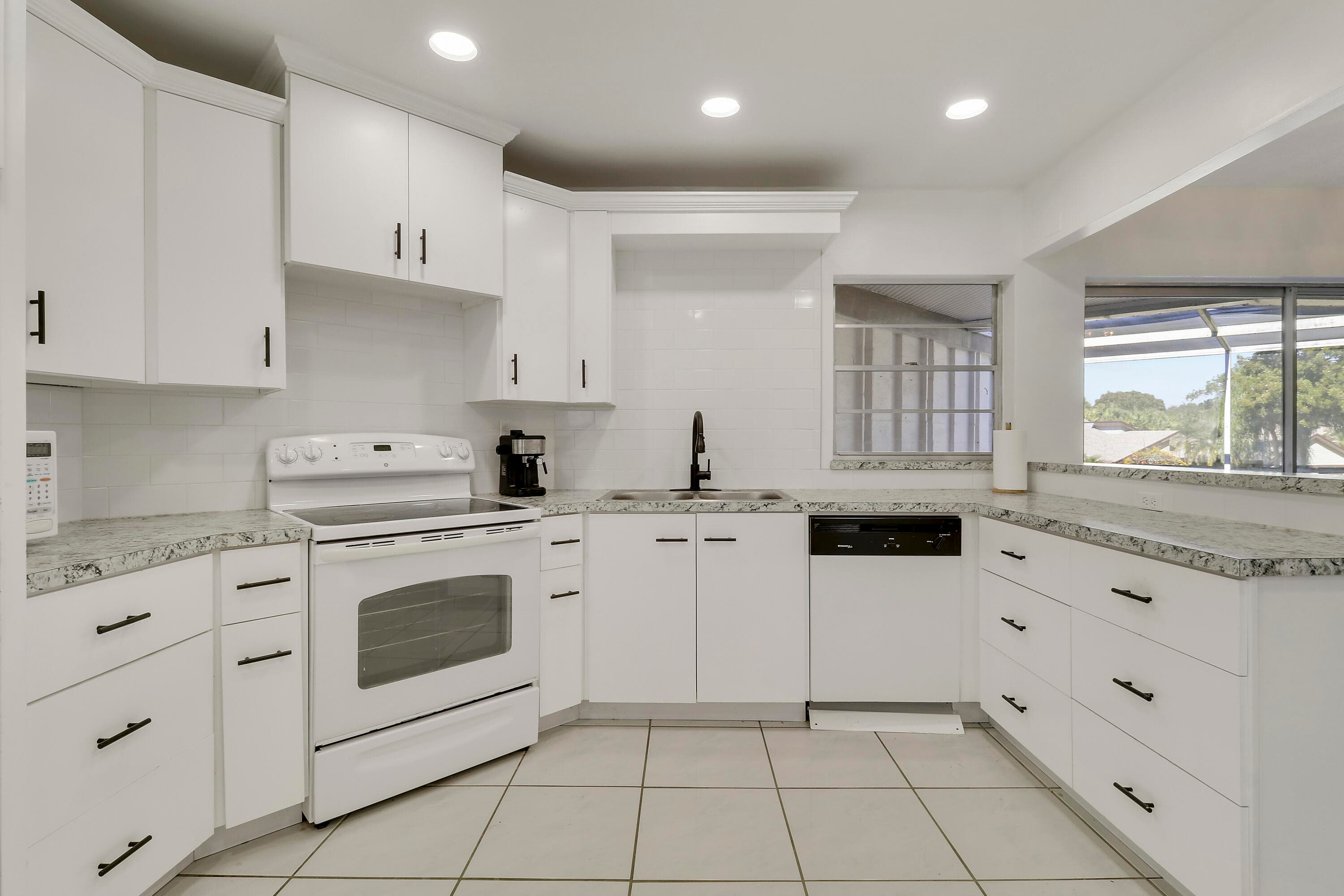 7 Greenway Village N 202, Royal Palm Beach, FL 33411 — photo 8 of 36