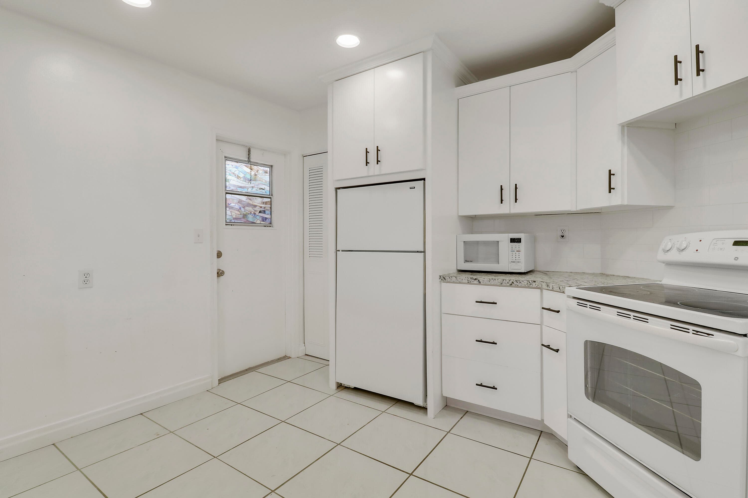 7 Greenway Village N 202, Royal Palm Beach, FL 33411 — photo 9 of 36