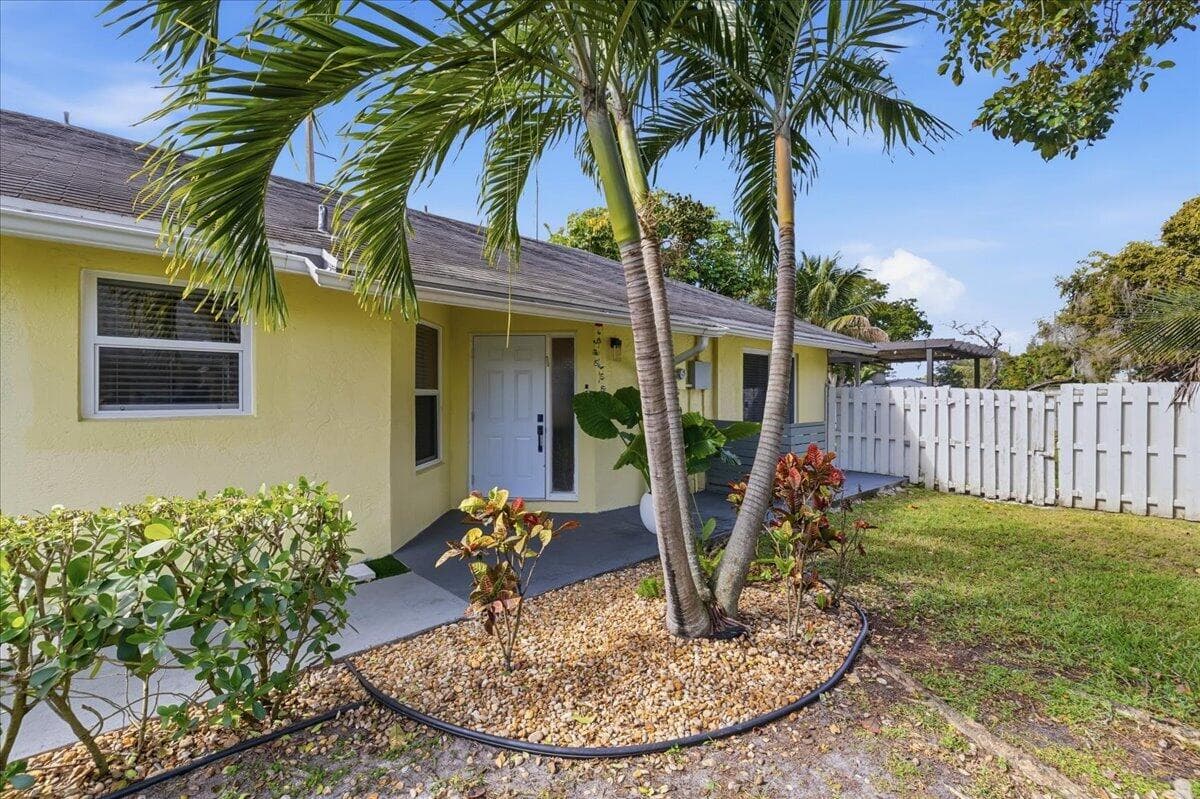 901 SW 111th Way, Davie, FL 33324 — photo 4 of 45