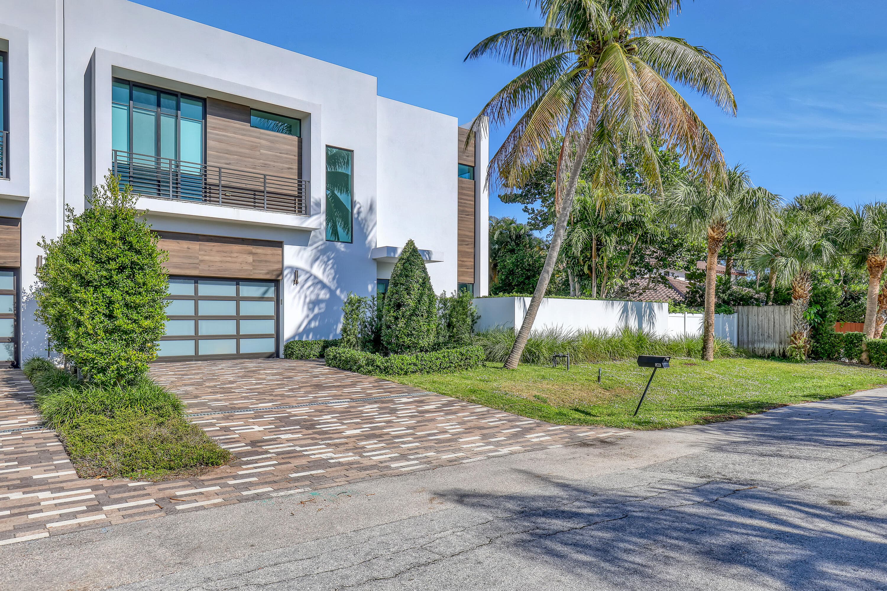 703 NE 5th Street, Delray Beach, FL 33483 — photo 1 of 37