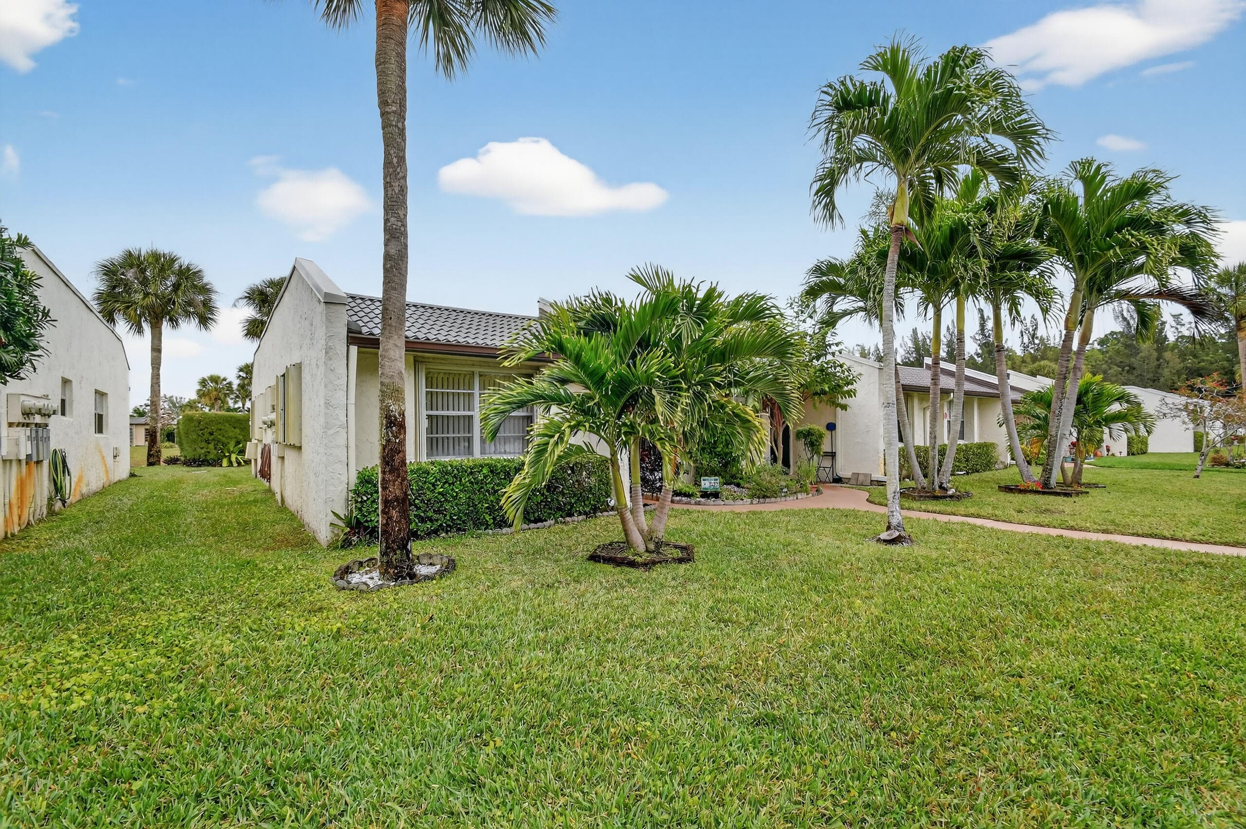 113 Lake Olive Drive 113, West Palm Beach, FL 33411 — photo 2 of 23