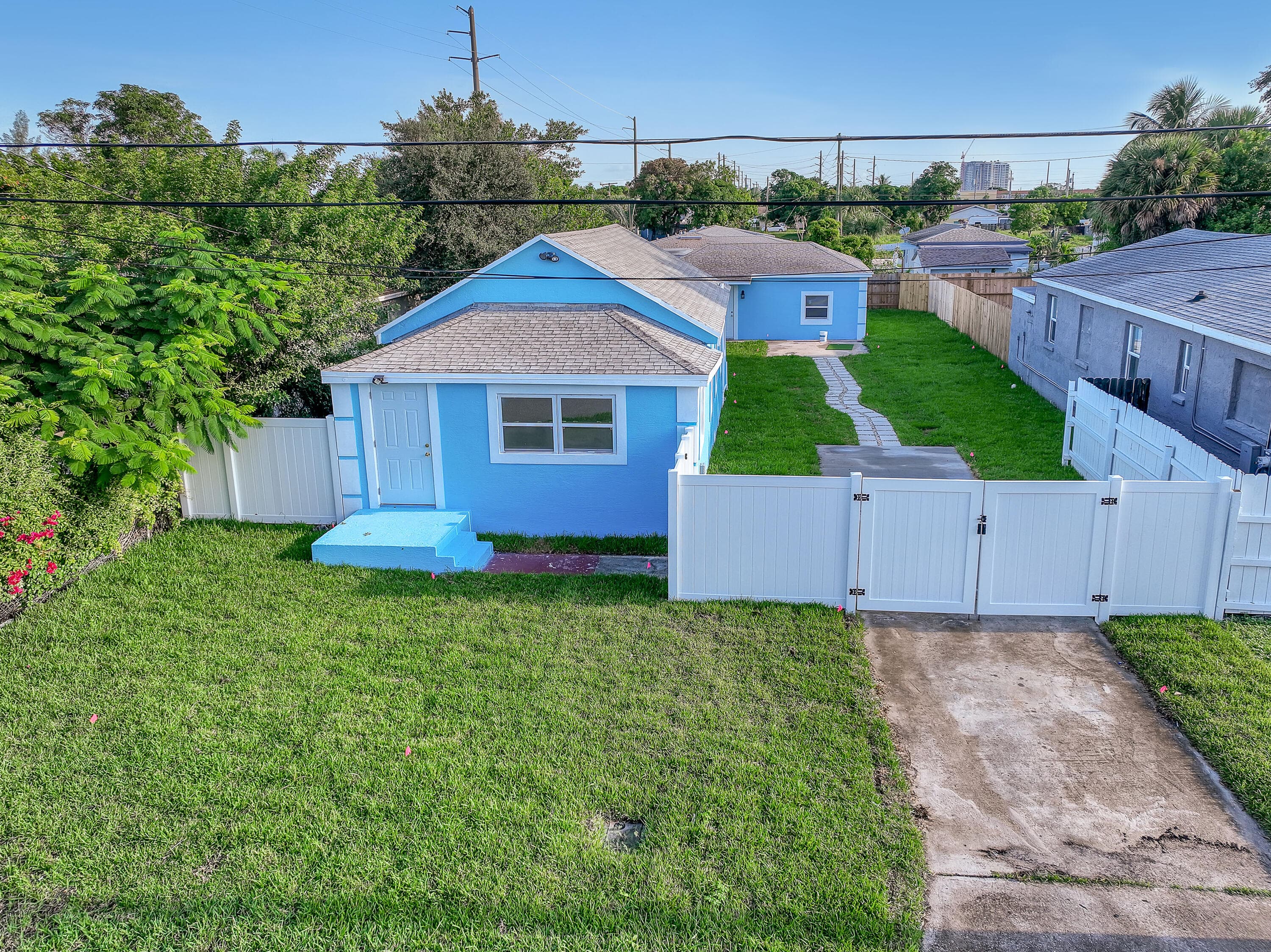 180 W 15th Street, Riviera Beach, FL 33404 — photo 39 of 45