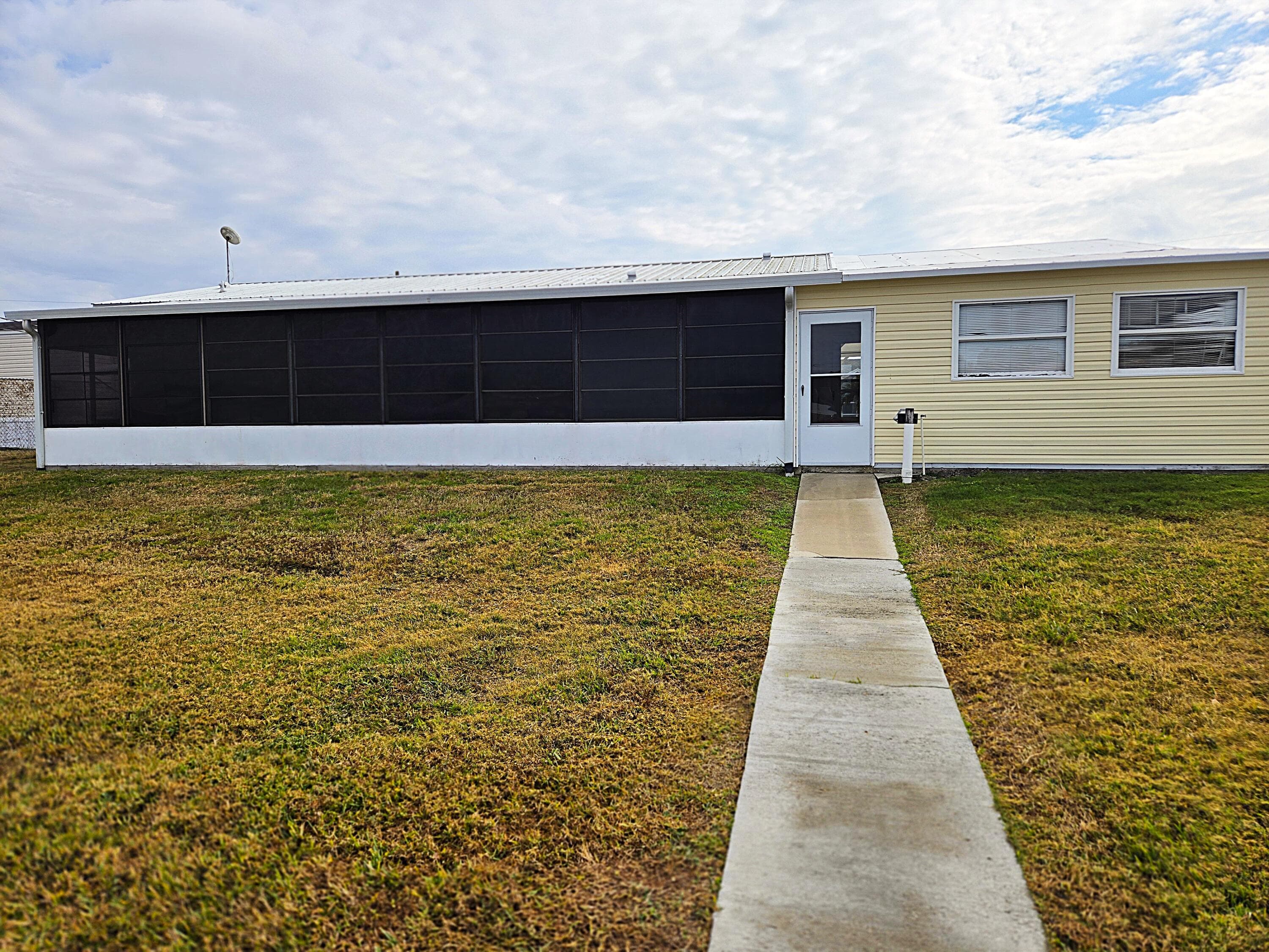 2425 SE 31st Street, Okeechobee, FL 34974 — photo 35 of 44