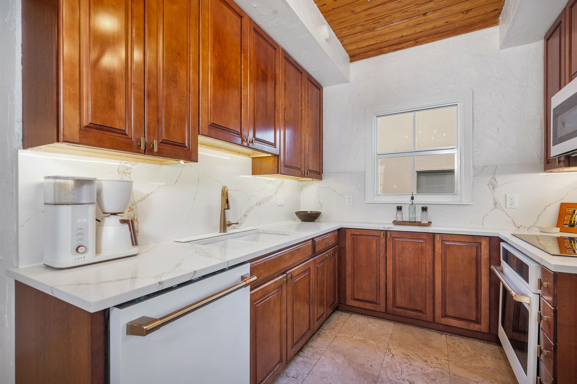 137 Edgewood Drive, West Palm Beach, FL 33405 — photo 17 of 42
