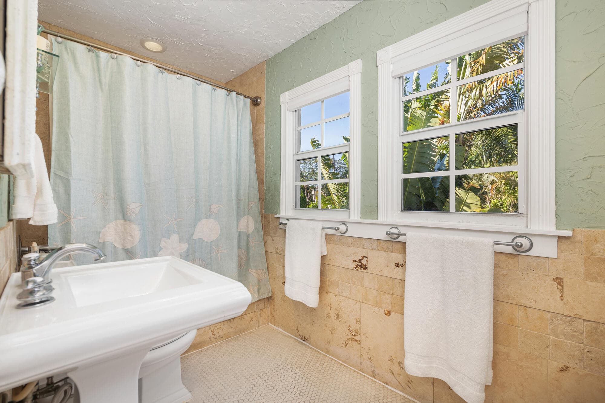 137 Edgewood Drive, West Palm Beach, FL 33405 — photo 24 of 42