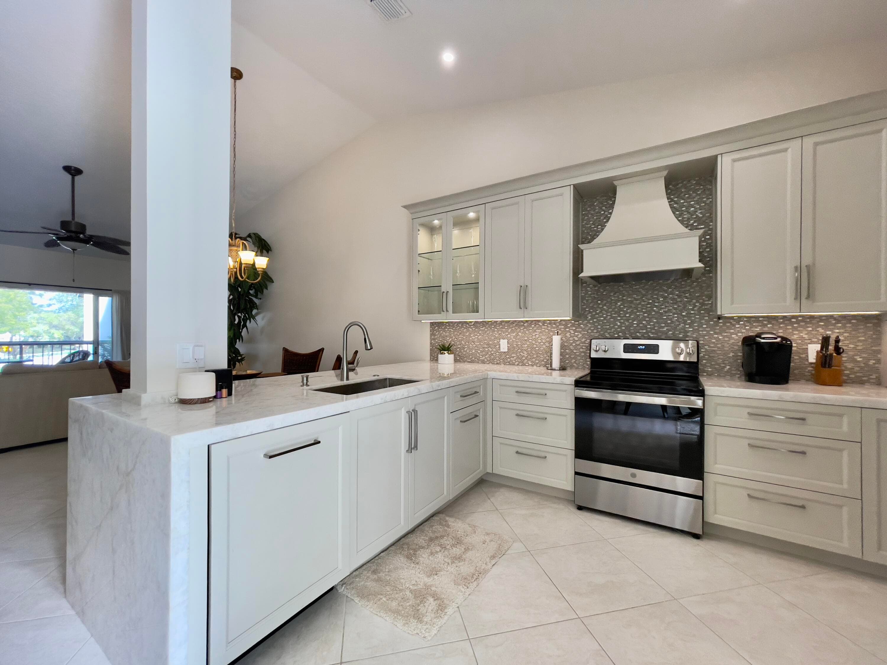 202 Cypress Point Drive 202, Palm Beach Gardens, FL 33418 — photo 4 of 30