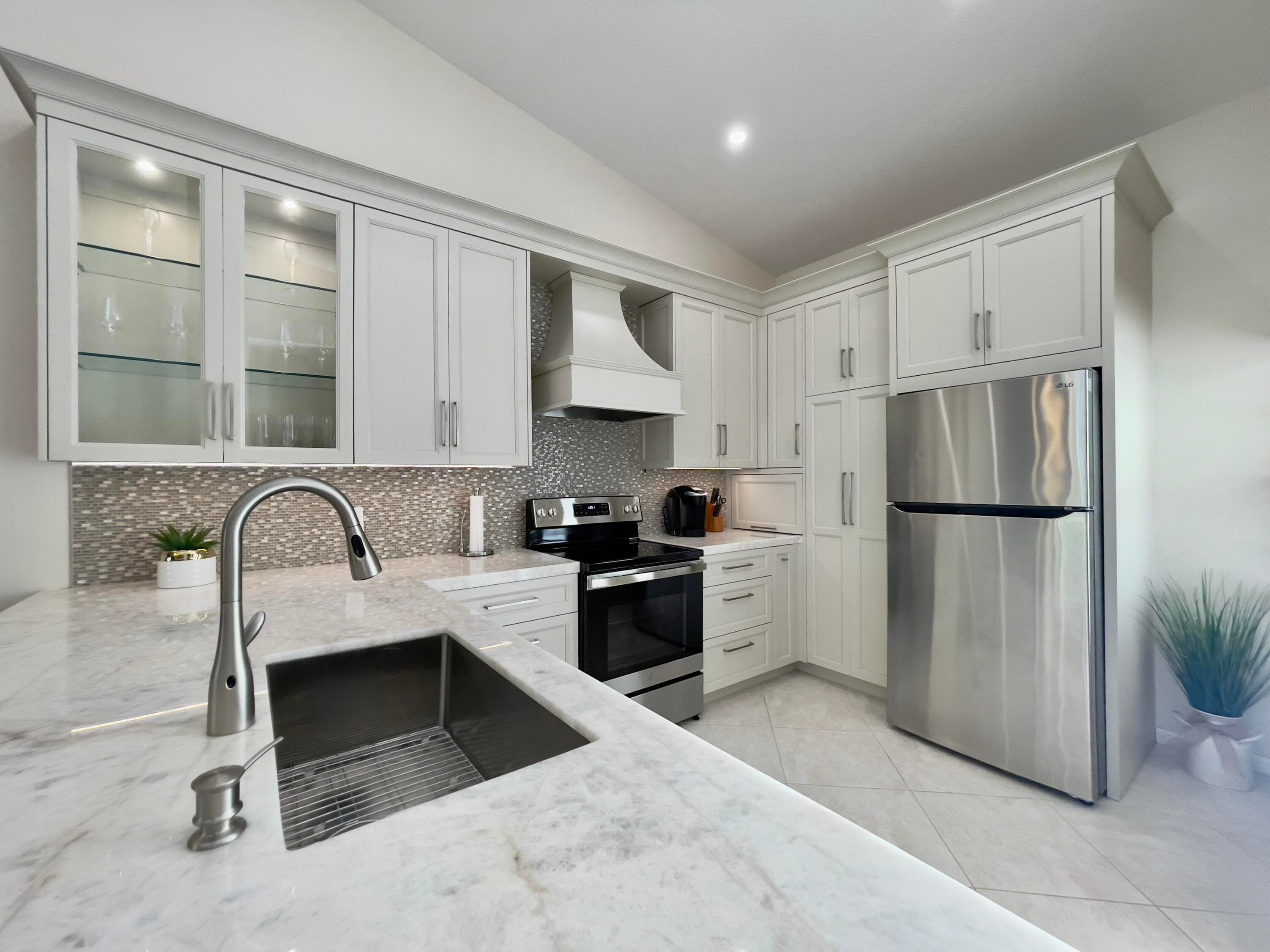202 Cypress Point Drive 202, Palm Beach Gardens, FL 33418 — photo 5 of 30