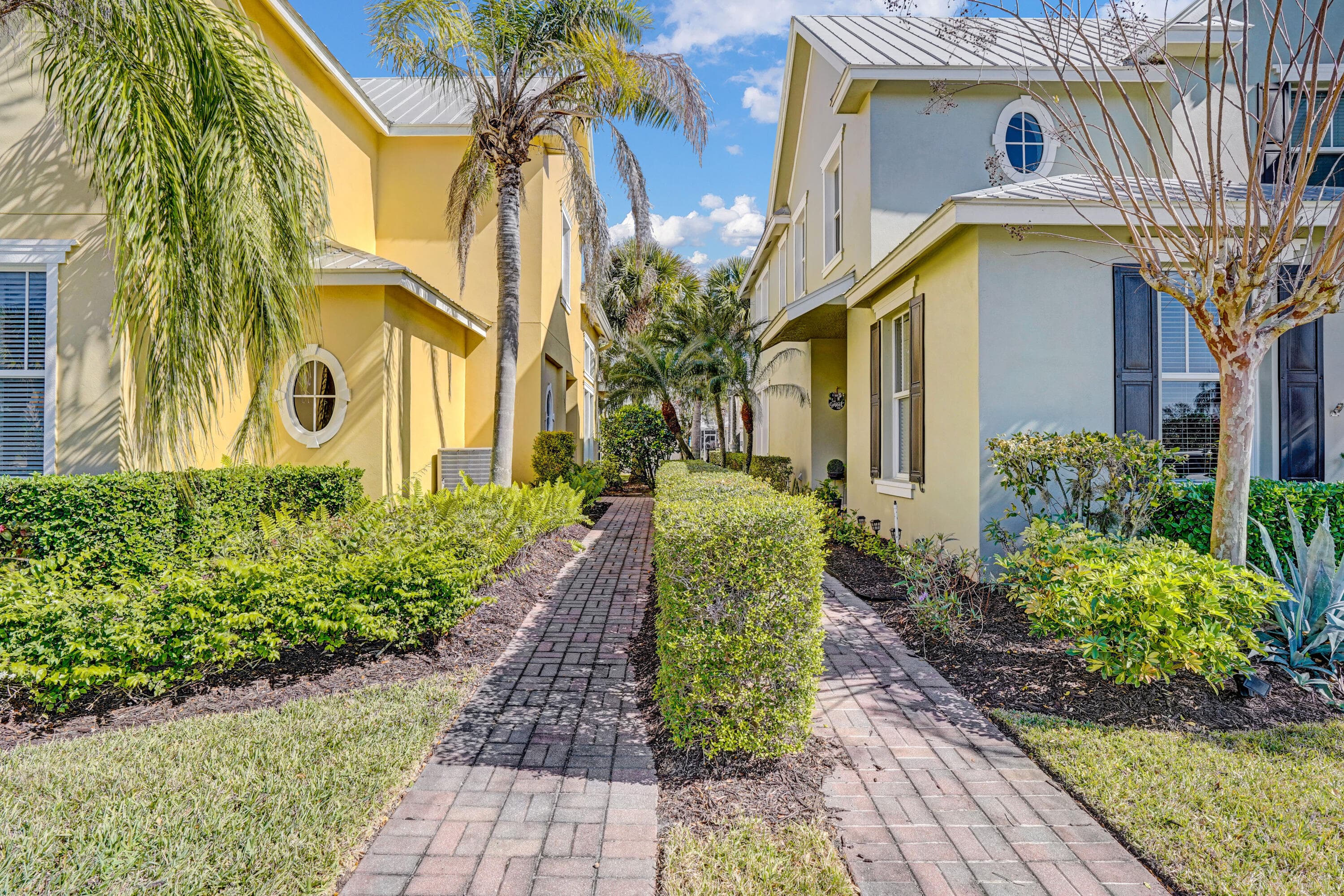 10484 SW Westlawn Boulevard, Port St. Lucie, FL 34987 — photo 3 of 40