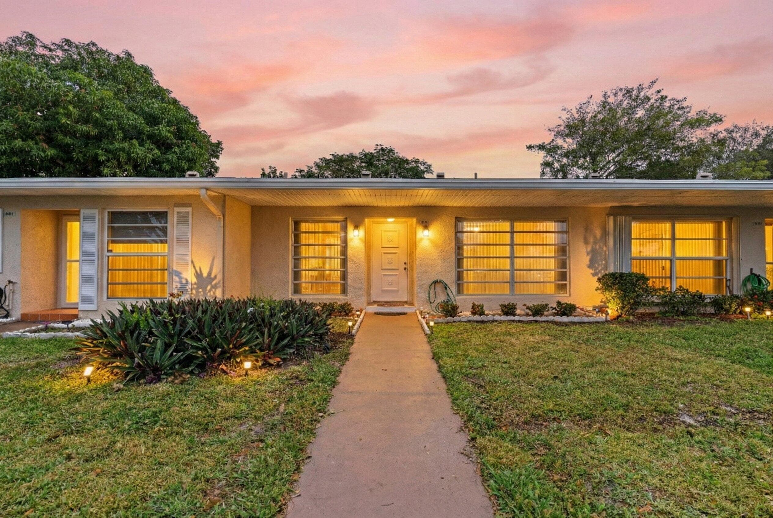8555 Bella Vista Drive 86, Boca Raton, FL 33433 — photo 1 of 48
