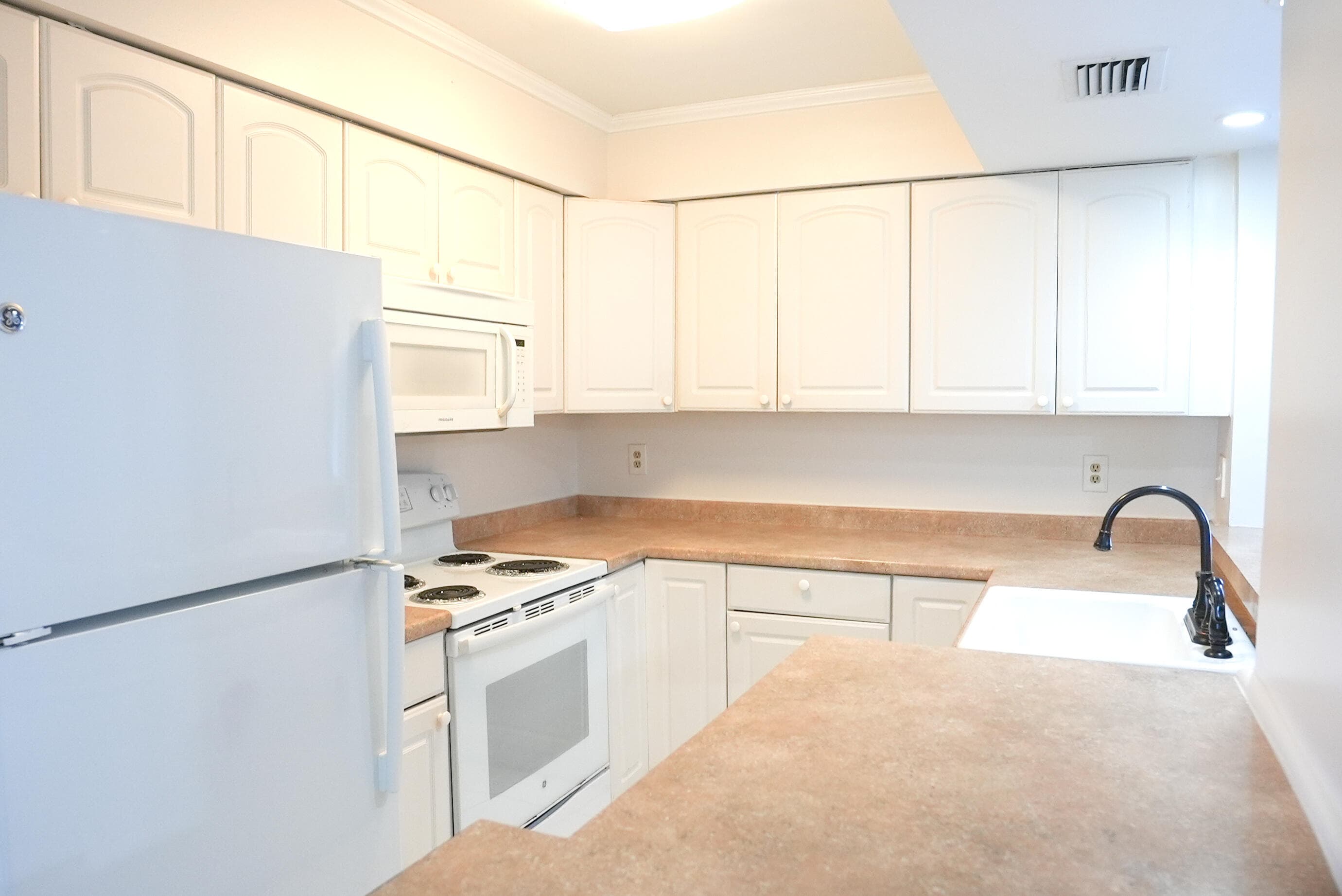 2112 S Cypress Bend Drive 404, Pompano Beach, FL 33069 — photo 5 of 24