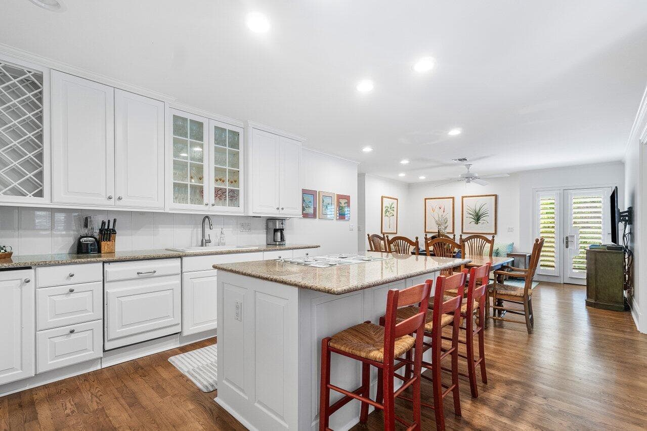 240 Miraflores Drive, Palm Beach, FL 33480 — photo 4 of 23