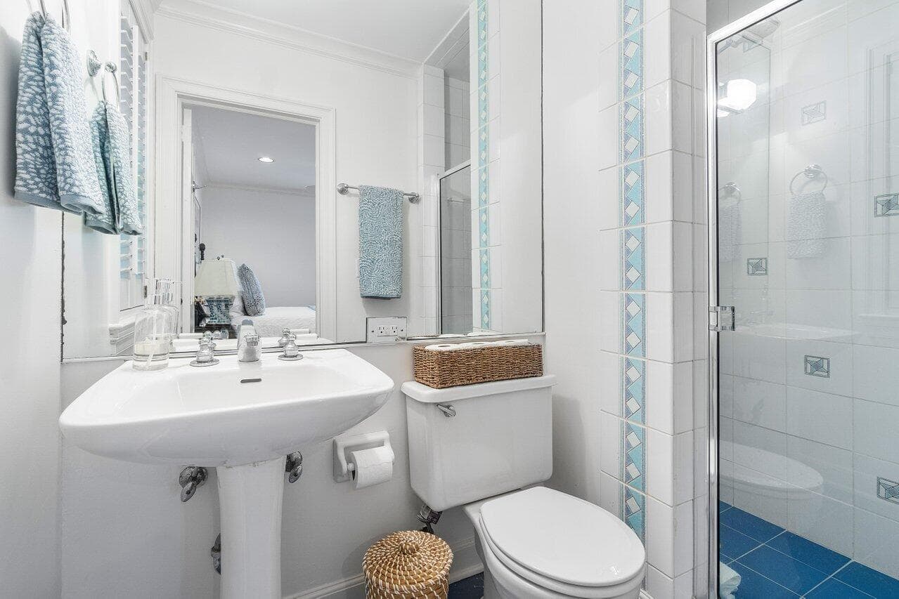 240 Miraflores Drive, Palm Beach, FL 33480 — photo 11 of 23