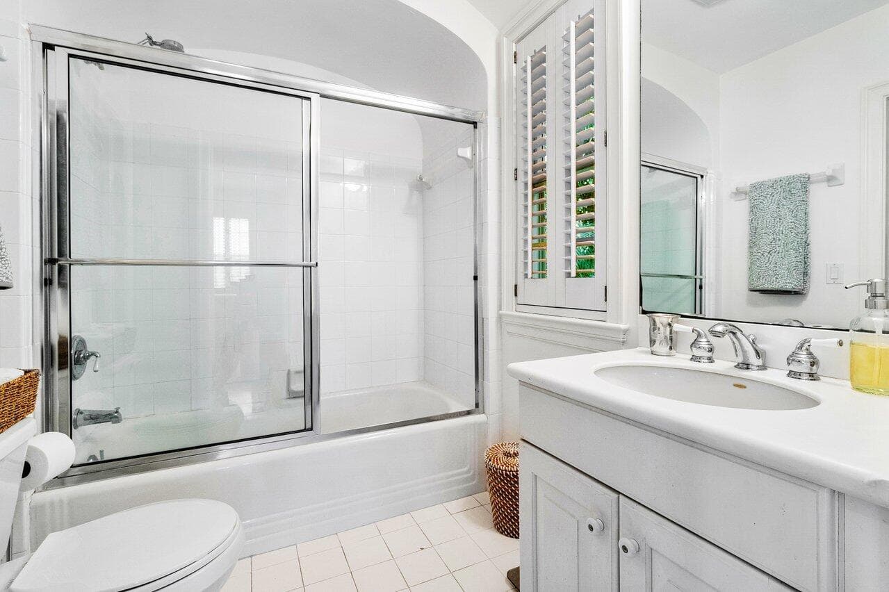 240 Miraflores Drive, Palm Beach, FL 33480 — photo 13 of 23