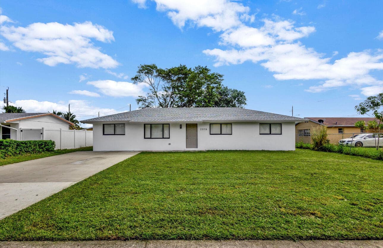 2016 Avenue S, Riviera Beach, FL 33404 — photo 1 of 17