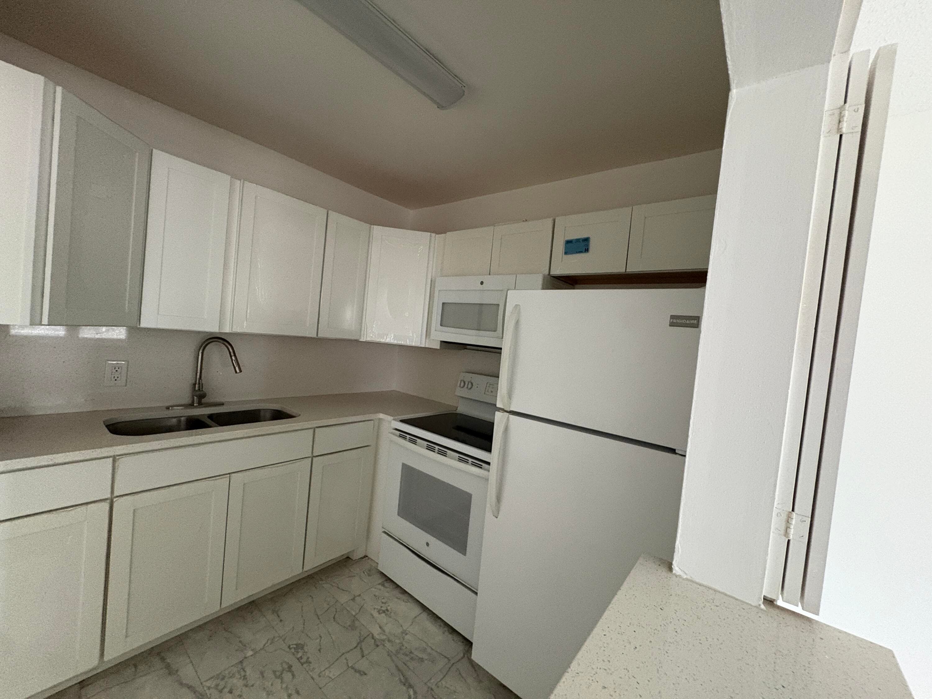 374 Camden P, West Palm Beach, FL 33417 — photo 3 of 21