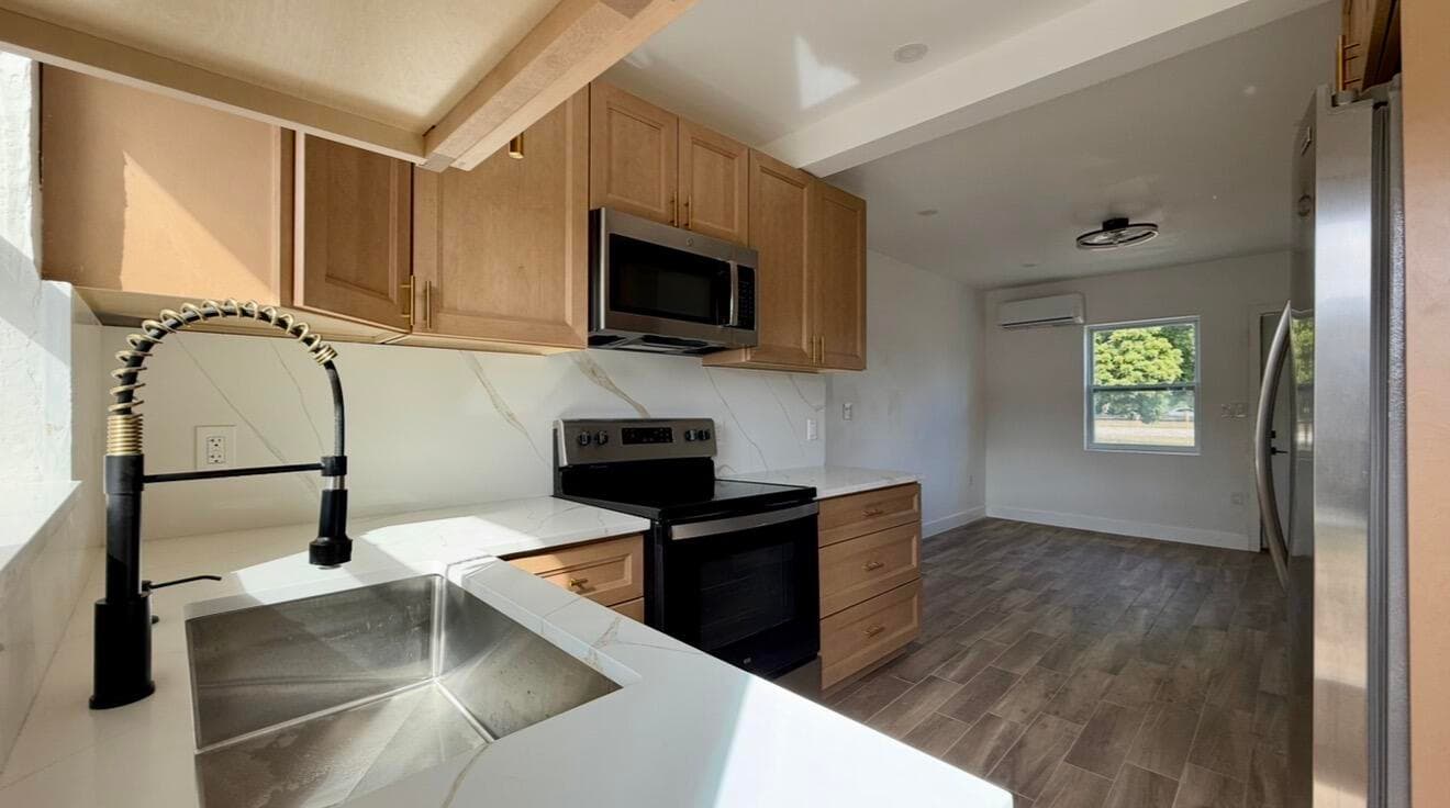 26 SW 10th Avenue, Delray Beach, FL 33444 — photo 12 of 31