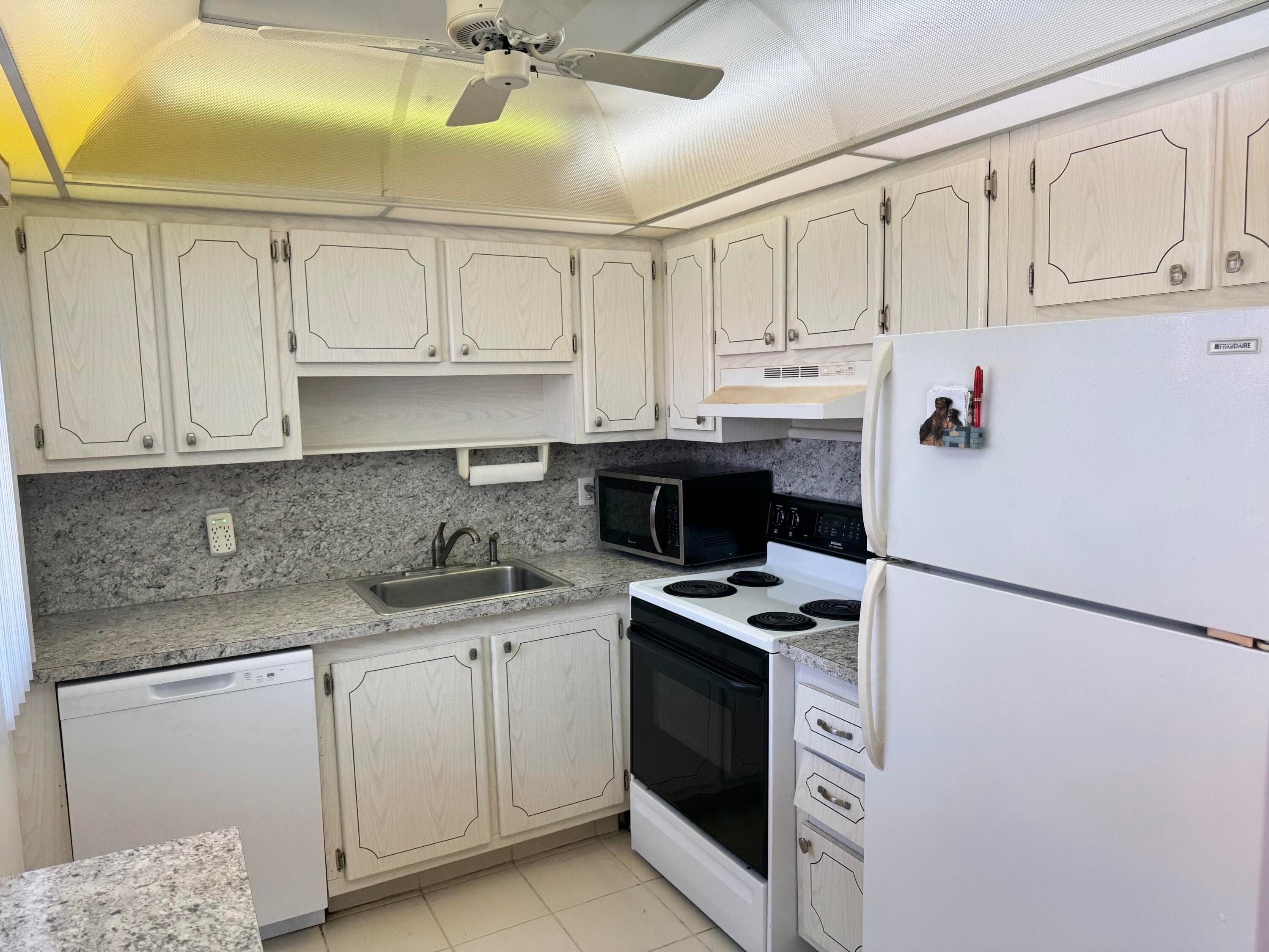 277 Seville L, Delray Beach, FL 33446 — photo 5 of 36