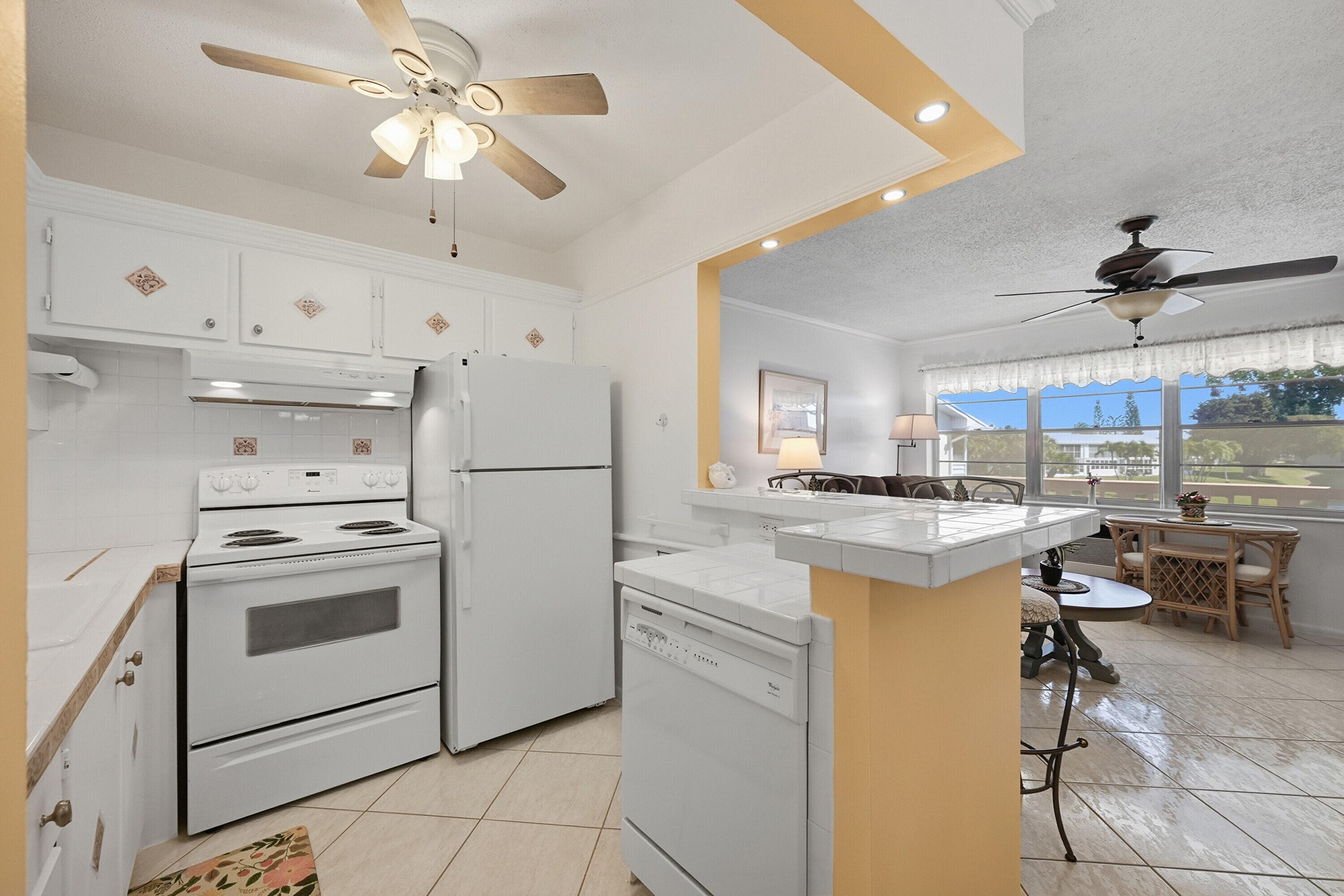 47 Berkshire B Crescent B, West Palm Beach, FL 33417 — photo 2 of 25