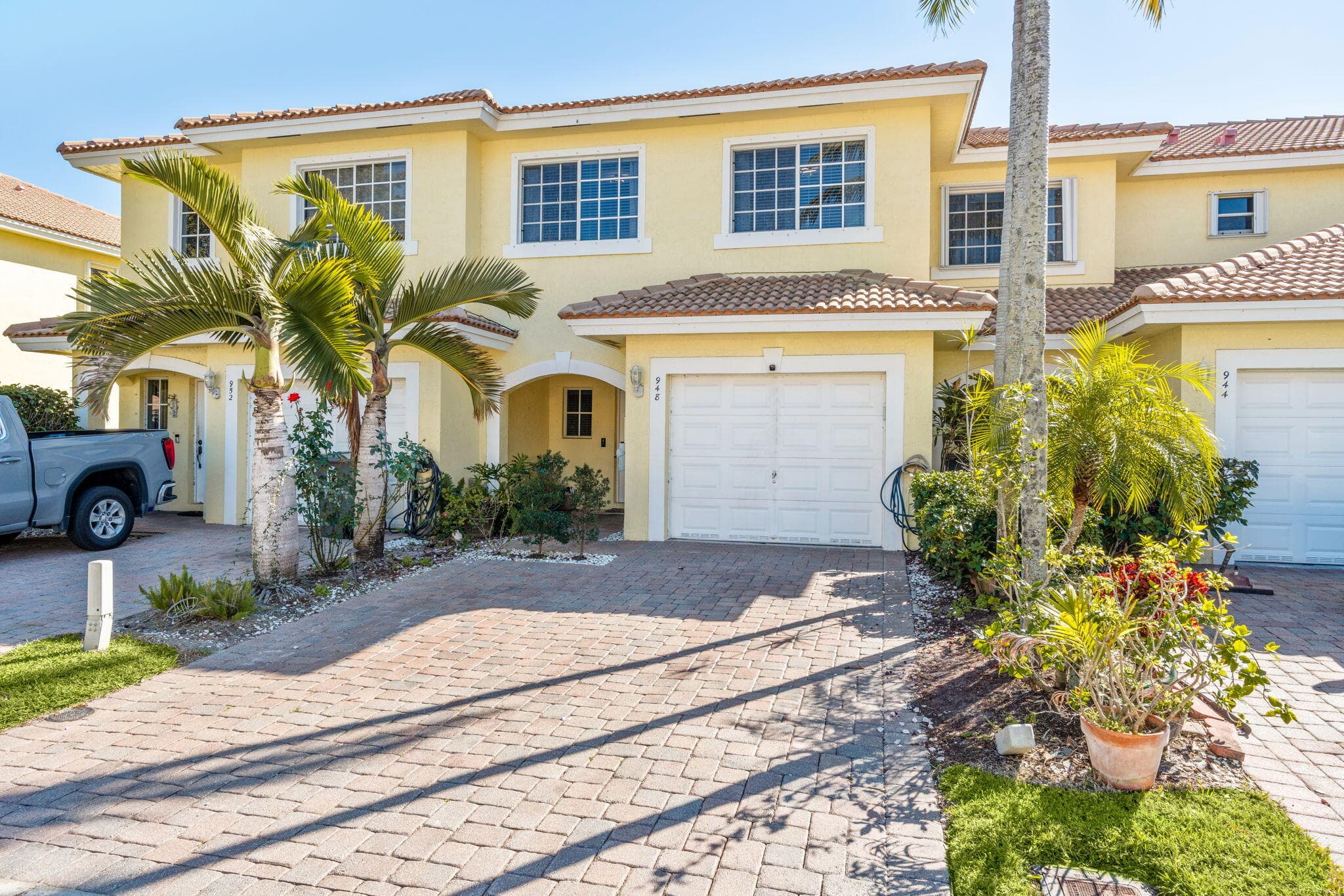 948 Imperial Lake Road, West Palm Beach, FL 33413 — photo 2 of 67