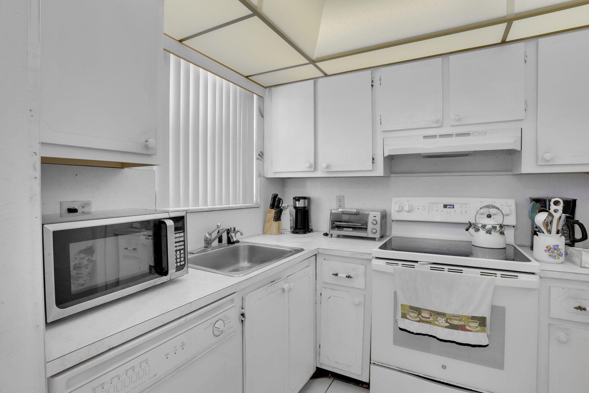 2751 E Sunrise Lakes Drive 204, Sunrise, FL 33322 — photo 5 of 27