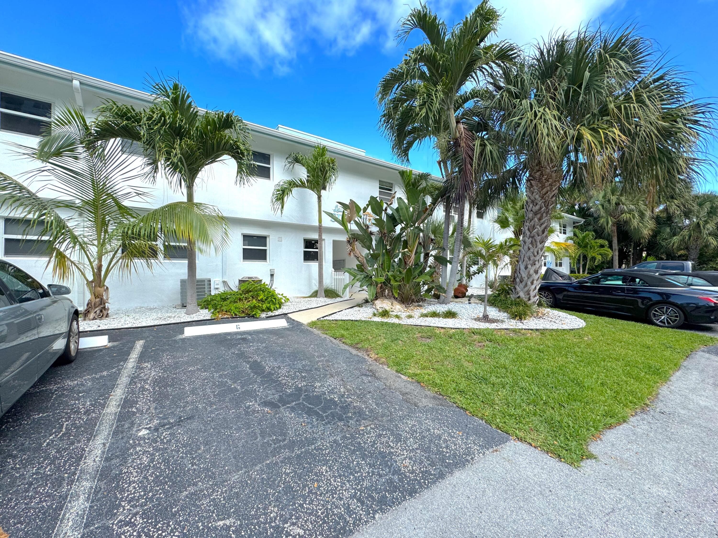 2815 NE 33rd Avenue 106, Fort Lauderdale, FL 33308 — photo 3 of 33
