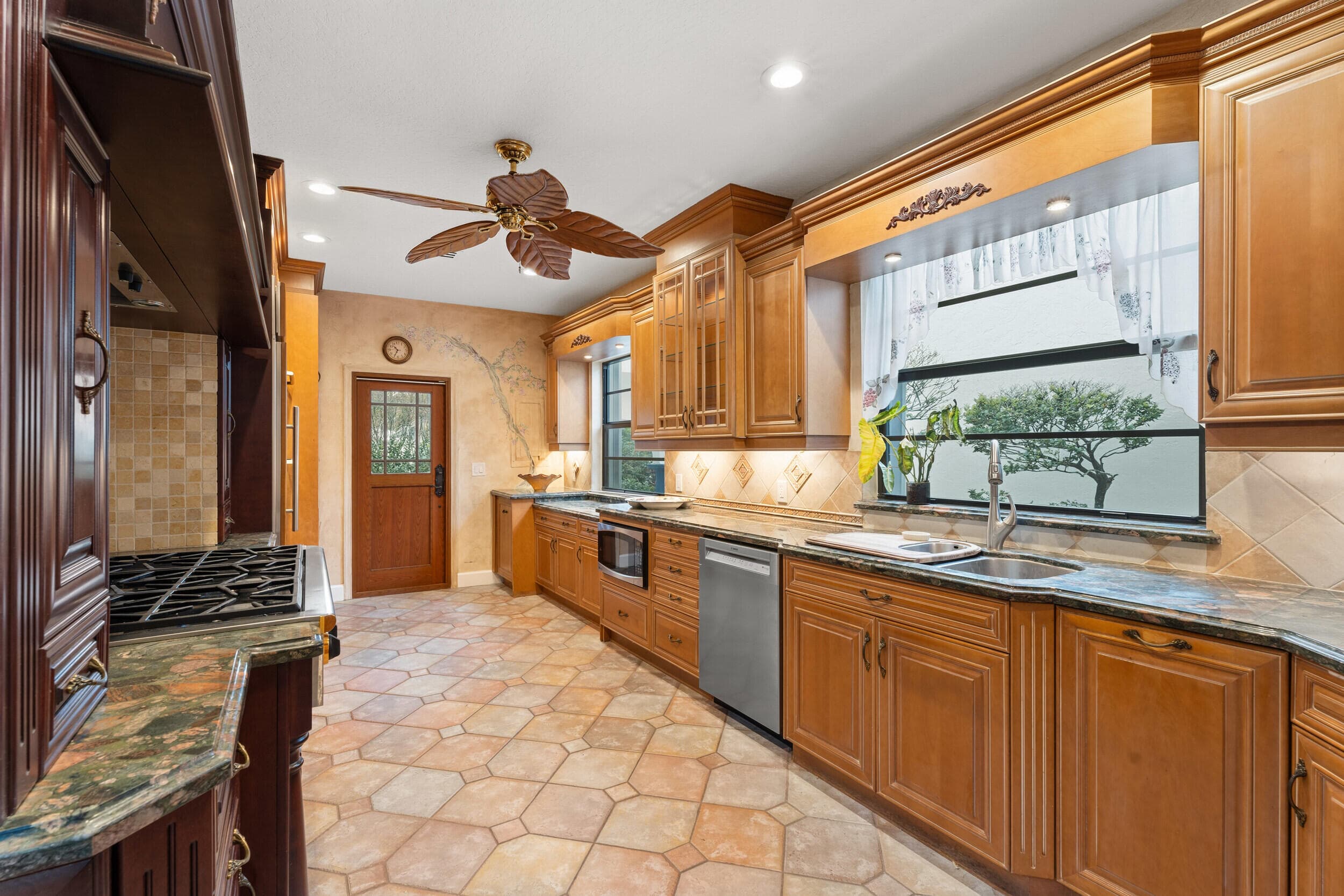 114 S Lake Drive, Lantana, FL 33462 — photo 15 of 44