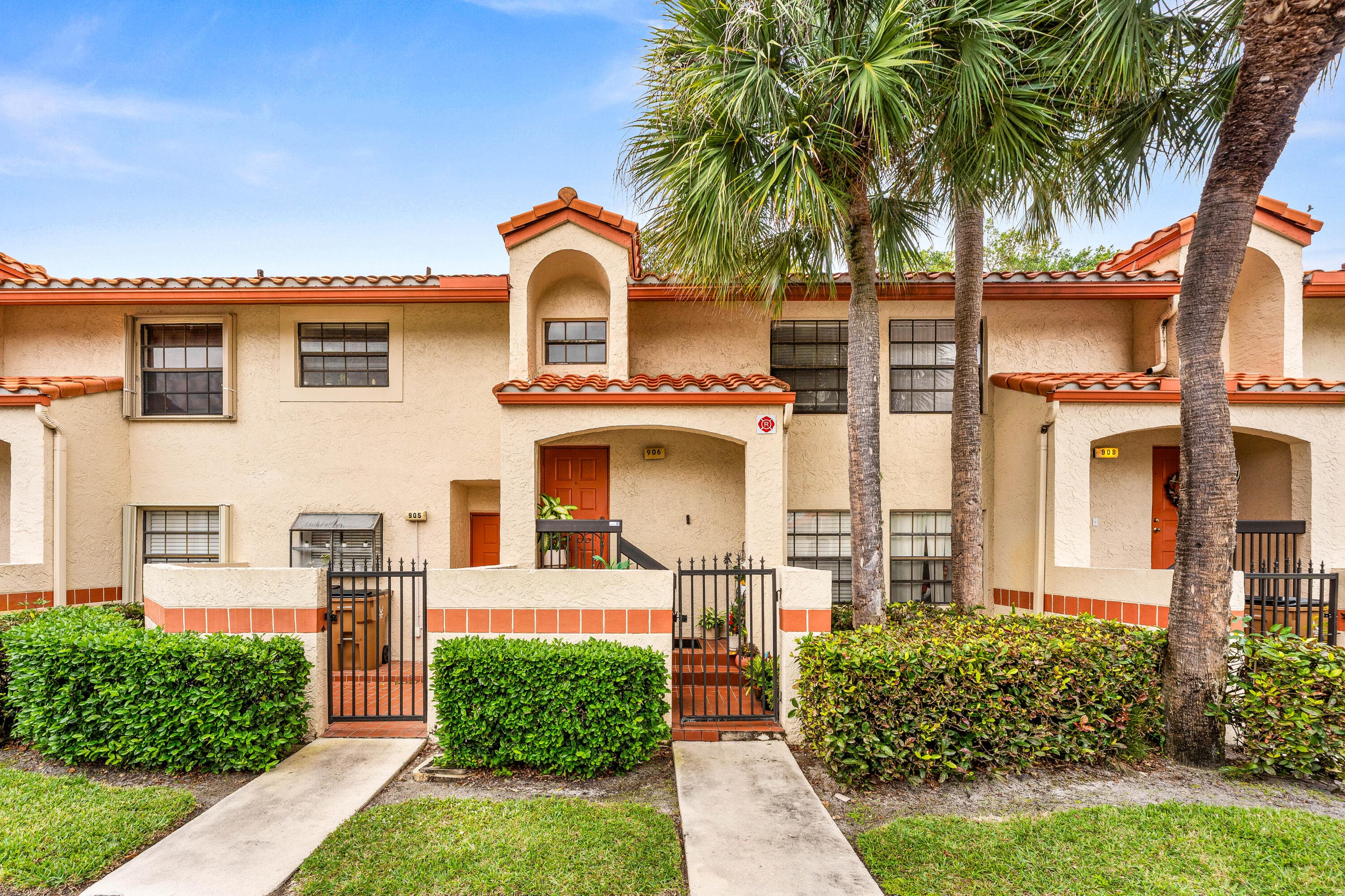 906 Congressional Way 906, Deerfield Beach, FL 33442 — photo 1 of 10