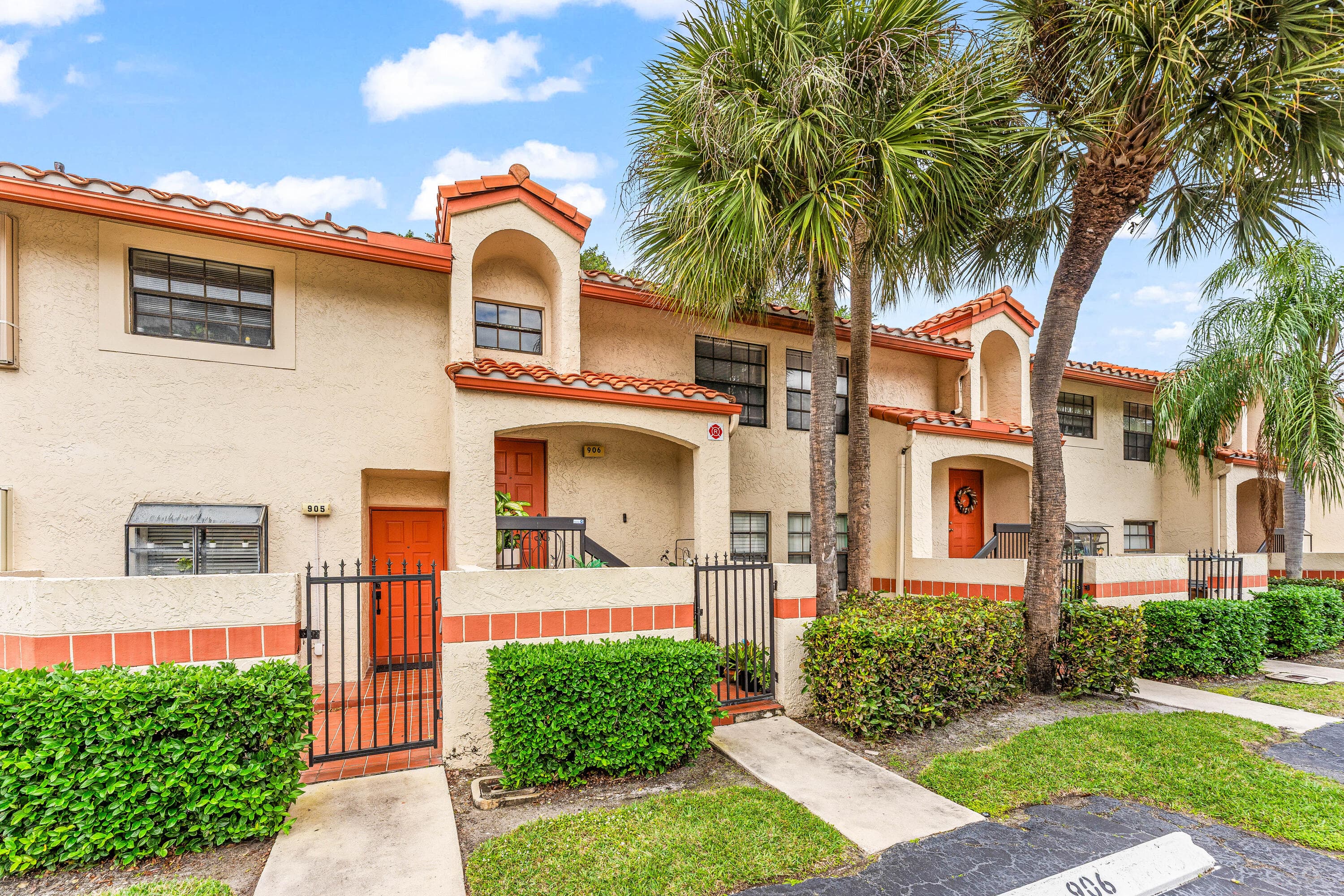 906 Congressional Way 906, Deerfield Beach, FL 33442 — photo 2 of 10