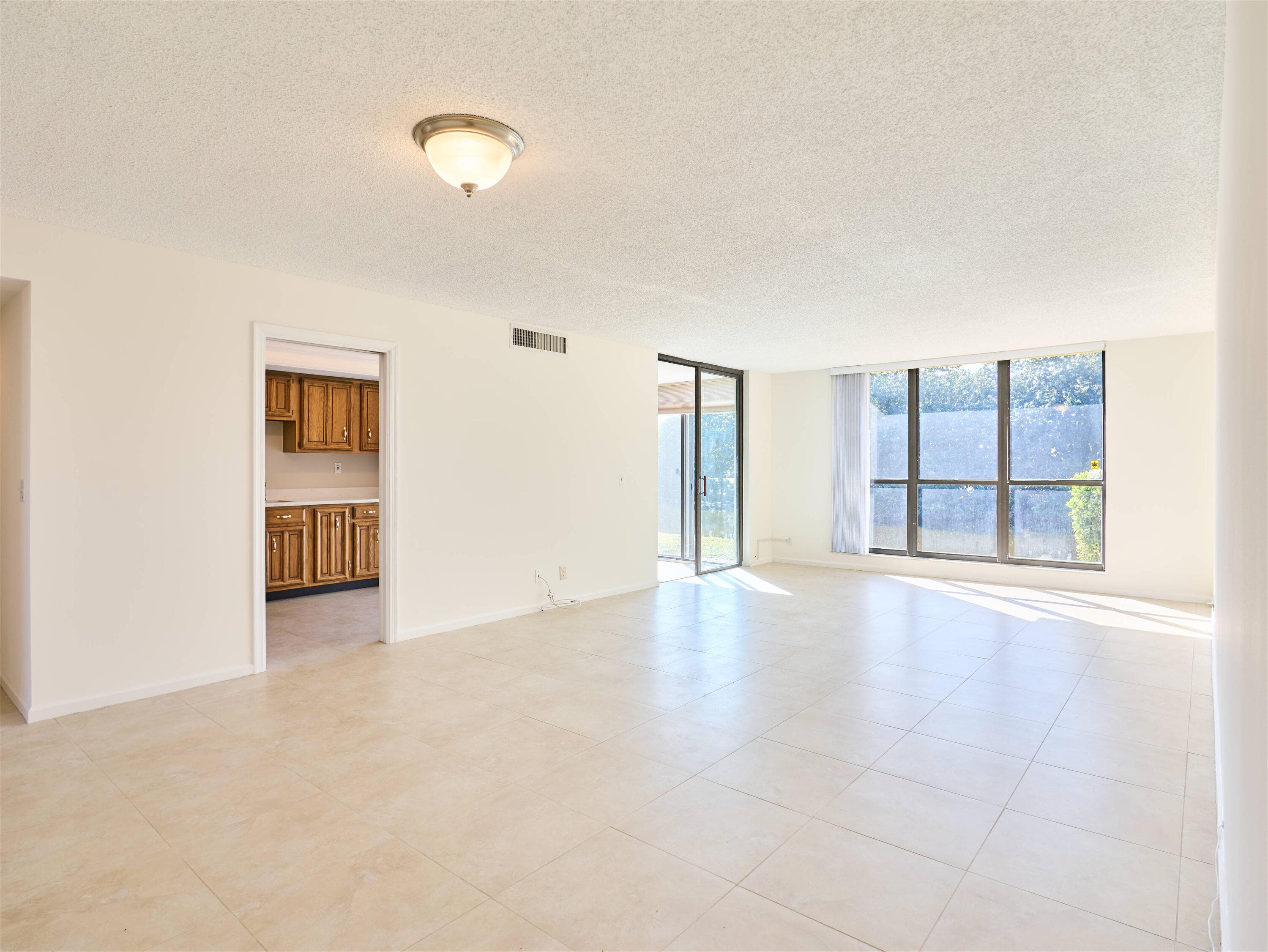 5250 Woodland Lakes Drive 130, Palm Beach Gardens, FL 33418 — photo 8 of 34