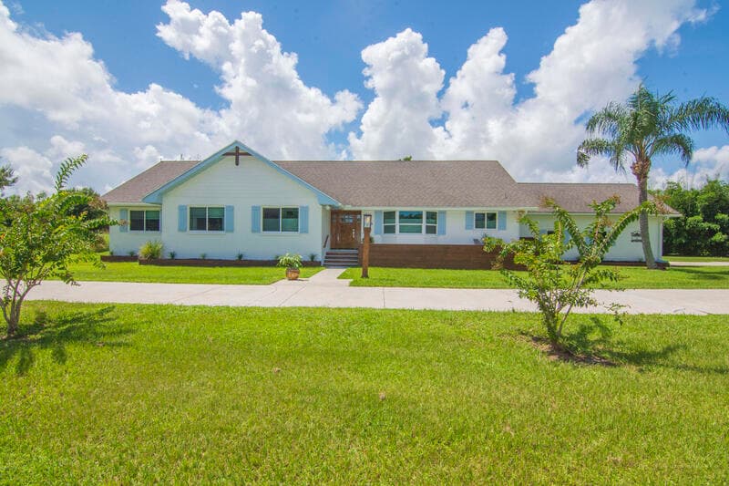 3675 66th Avenue, Vero Beach, FL 32966 — photo 1 of 21