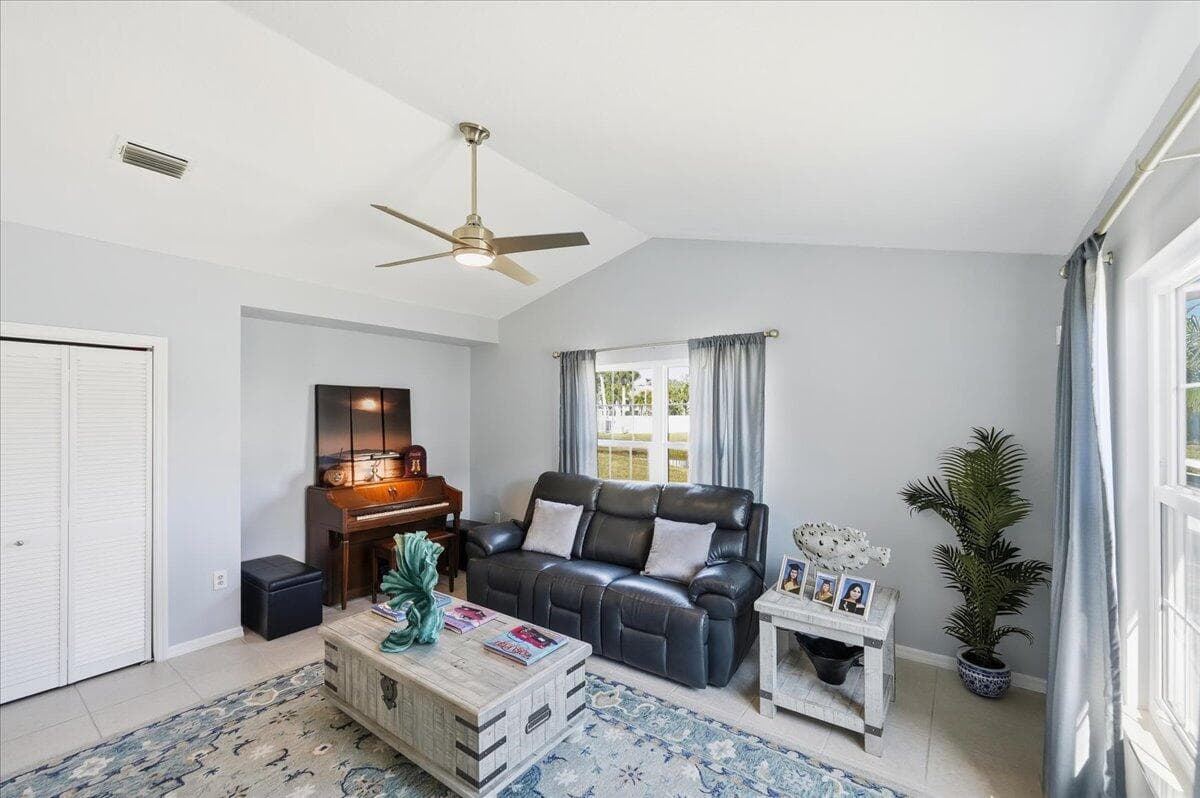 1827 Aynsley Way 5, Vero Beach, FL 32966 — photo 15 of 43