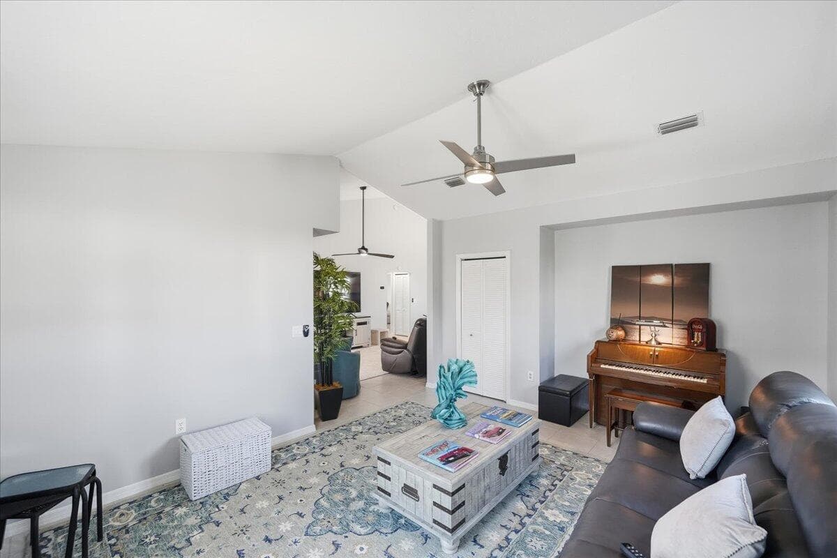 1827 Aynsley Way 5, Vero Beach, FL 32966 — photo 16 of 43