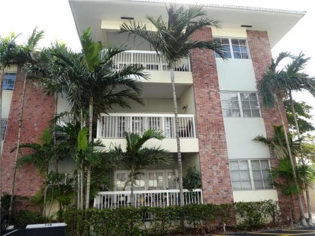 2424 SE 17th Street 103-b, Fort Lauderdale, FL 33316 — photo 1 of 14