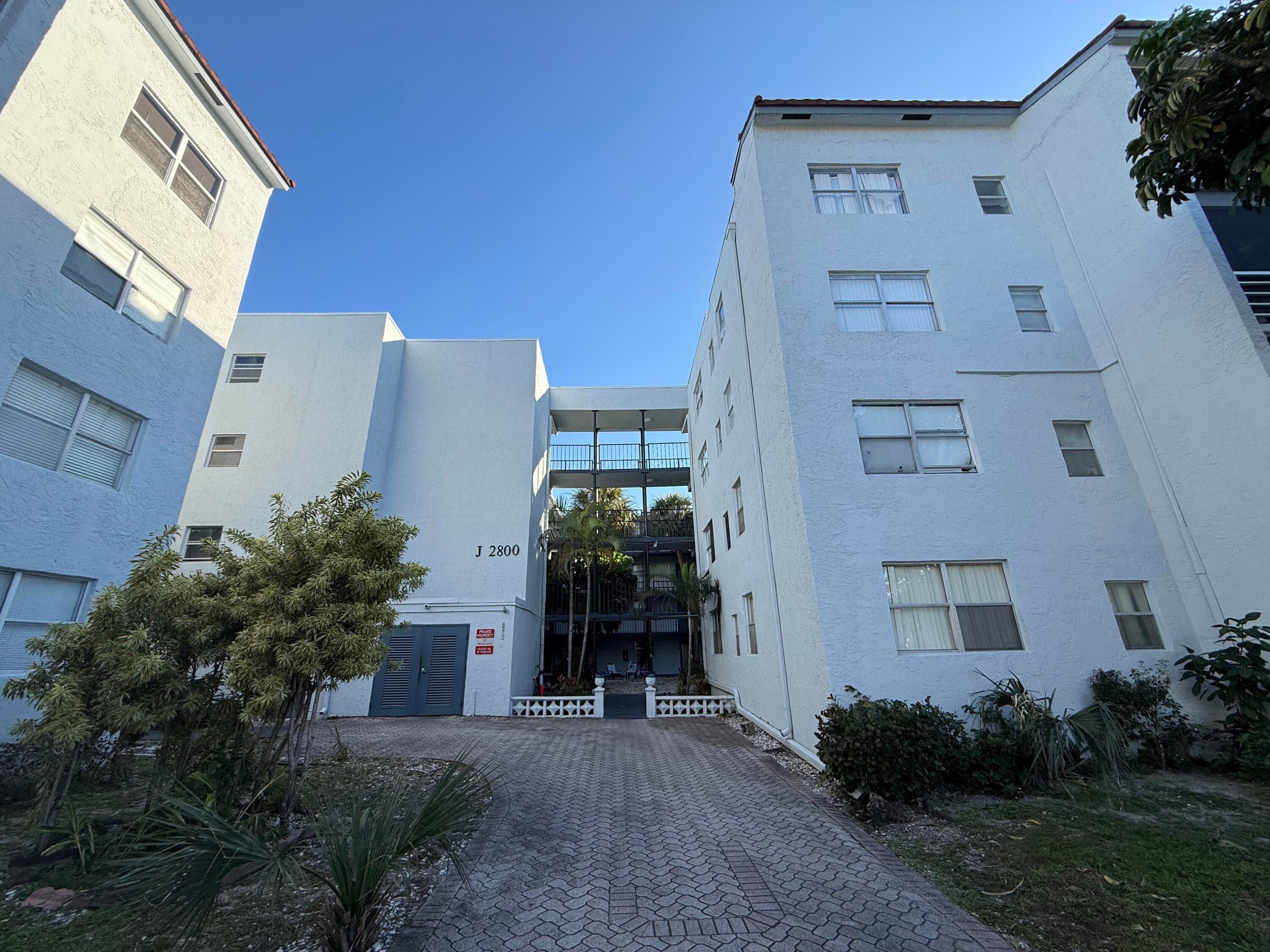 2800 Somerset Drive 304j, Lauderdale Lakes, FL 33311 — photo