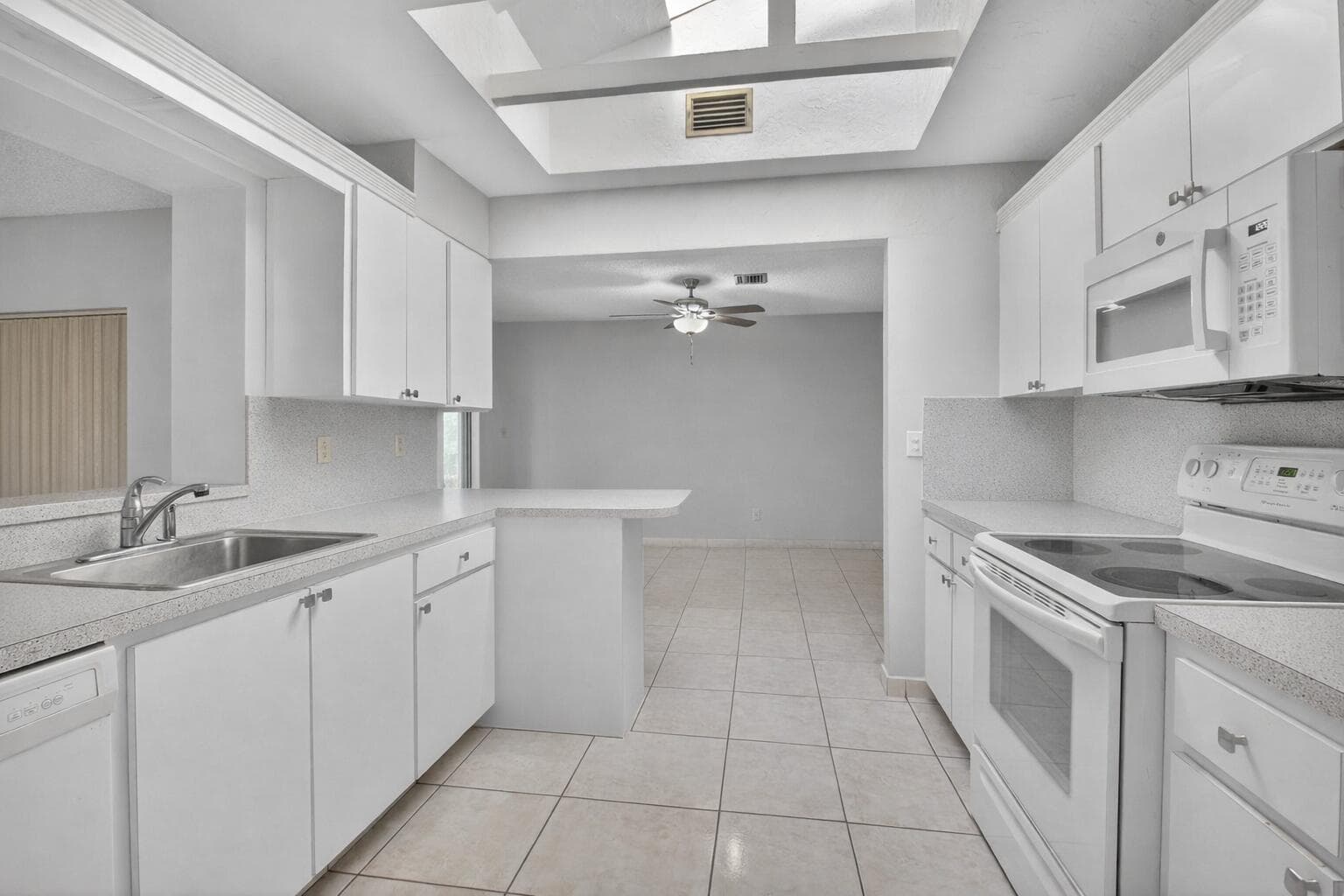 738 NW 24th Avenue, Delray Beach, FL 33445 — photo 5 of 45