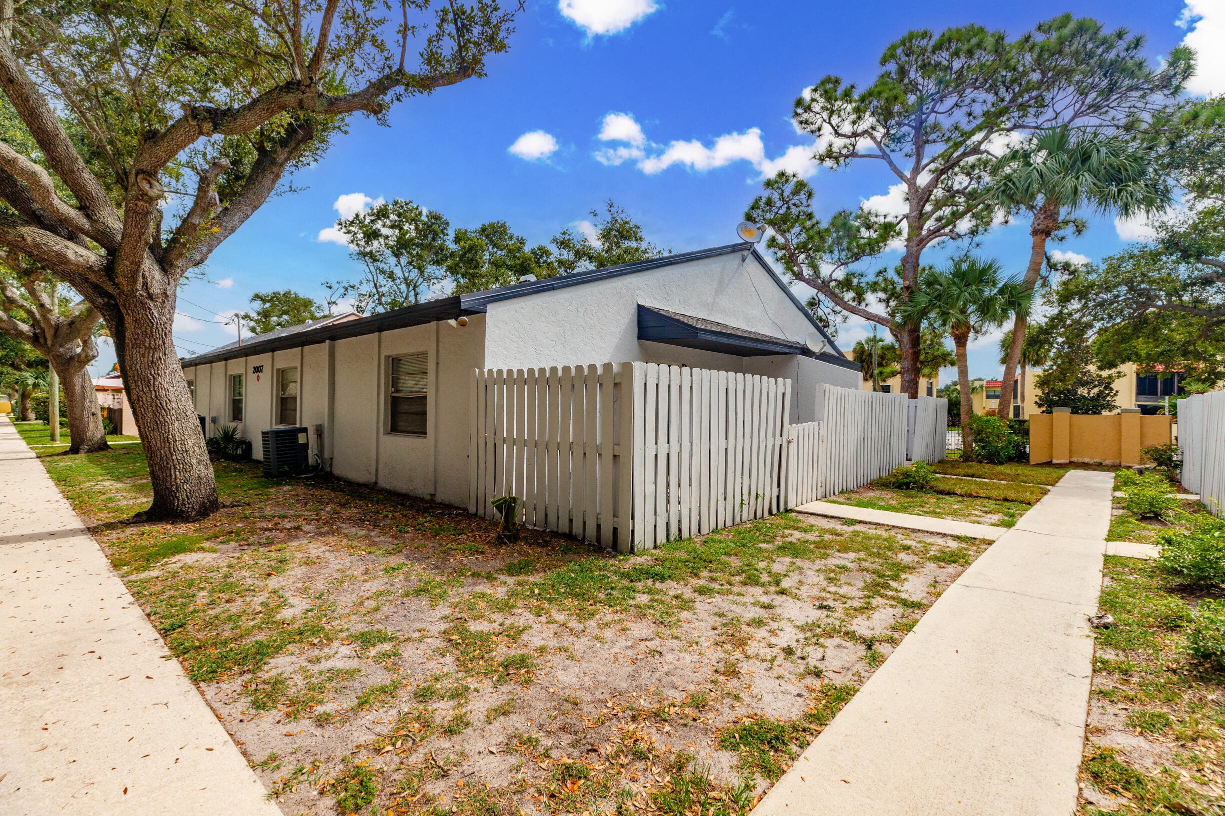 2007 Oleander Boulevard Apt D, Fort Pierce, FL 34950 — photo 2 of 41