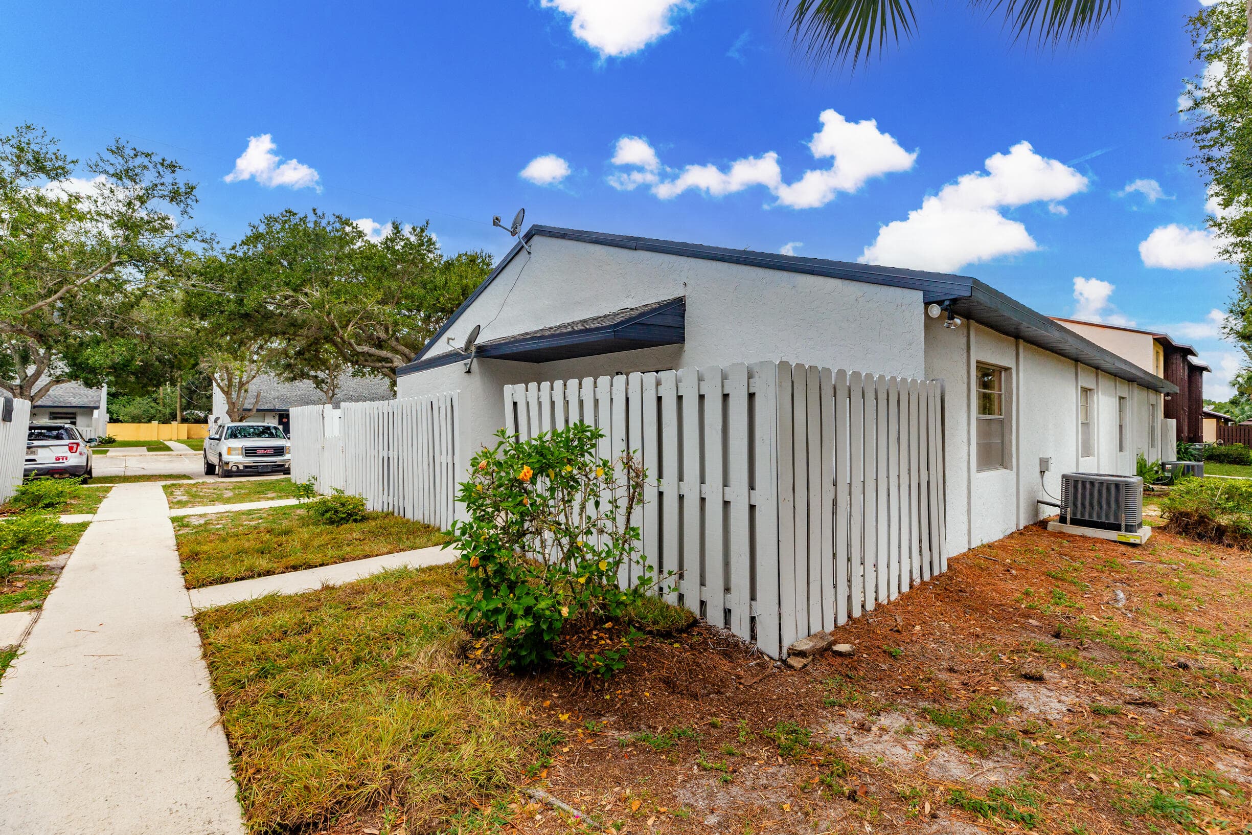 2007 Oleander Boulevard Apt D, Fort Pierce, FL 34950 — photo 4 of 41