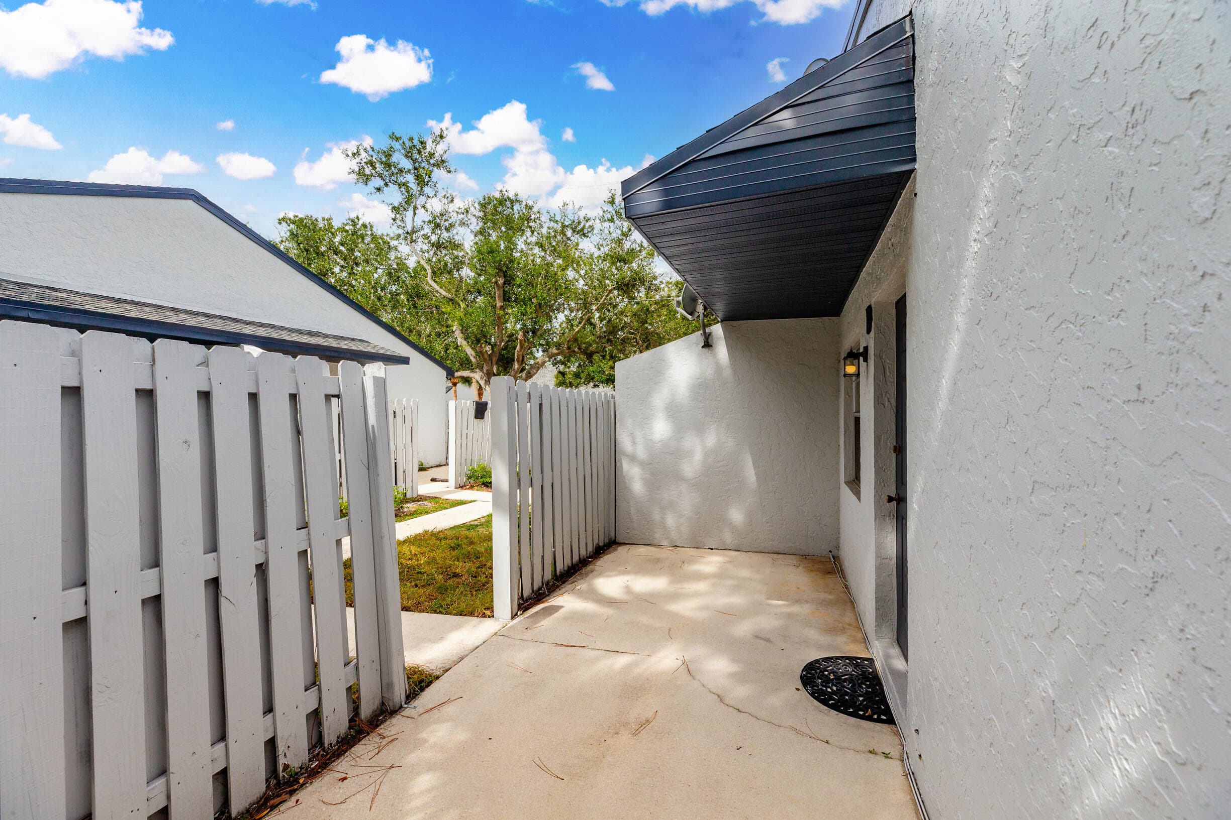 2007 Oleander Boulevard Apt D, Fort Pierce, FL 34950 — photo 7 of 41