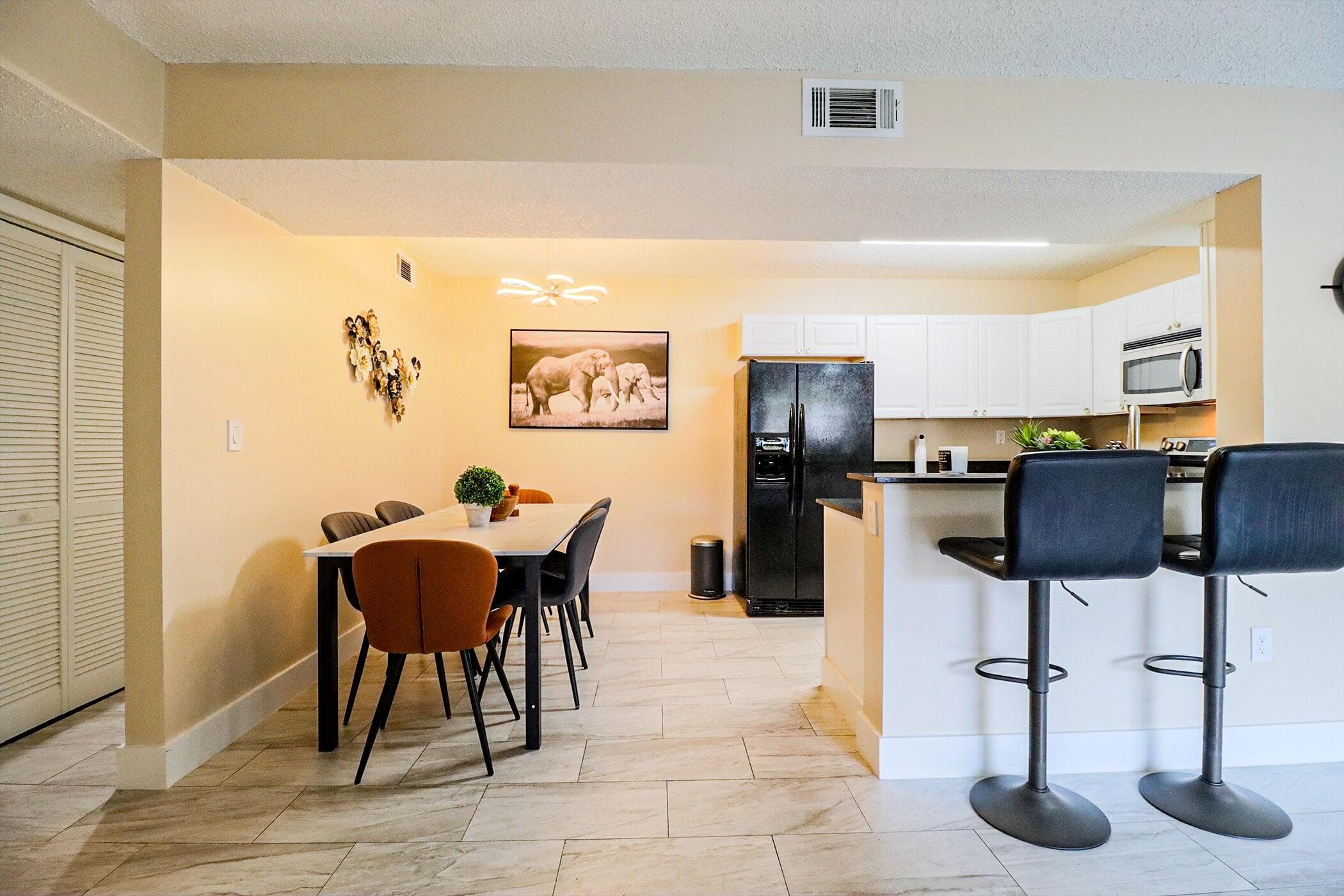 450 Palm Circle 106, Pembroke Pines, FL 33025 — photo 14 of 87