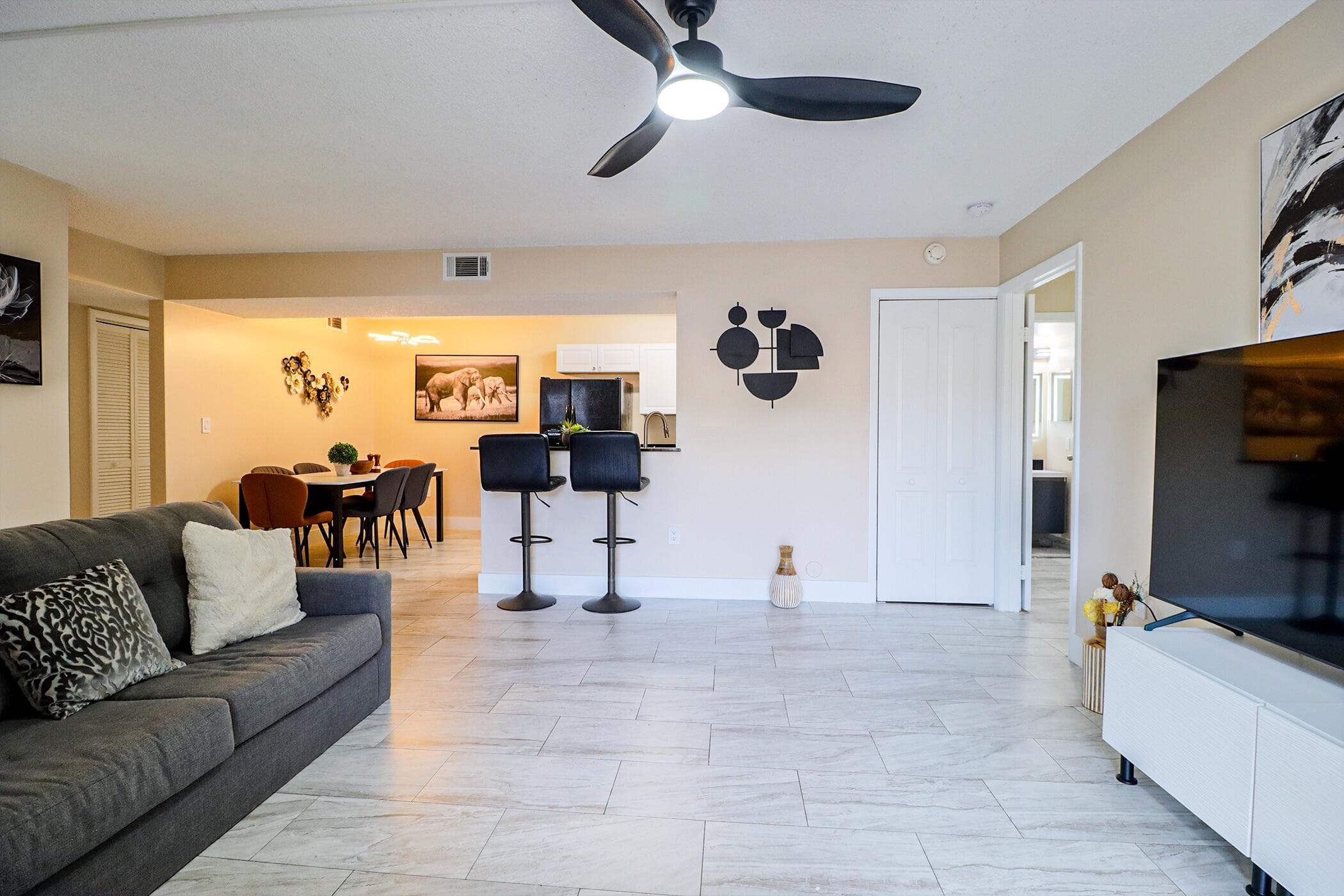 450 Palm Circle 106, Pembroke Pines, FL 33025 — photo 35 of 87
