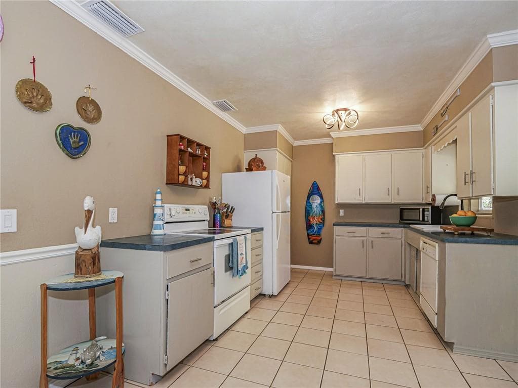 2049 50th Avenue, Vero Beach, FL 32966 — photo 9 of 31