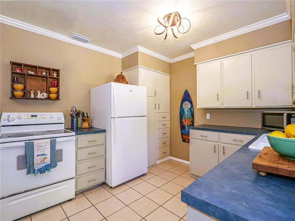 2049 50th Avenue, Vero Beach, FL 32966 — photo 10 of 31