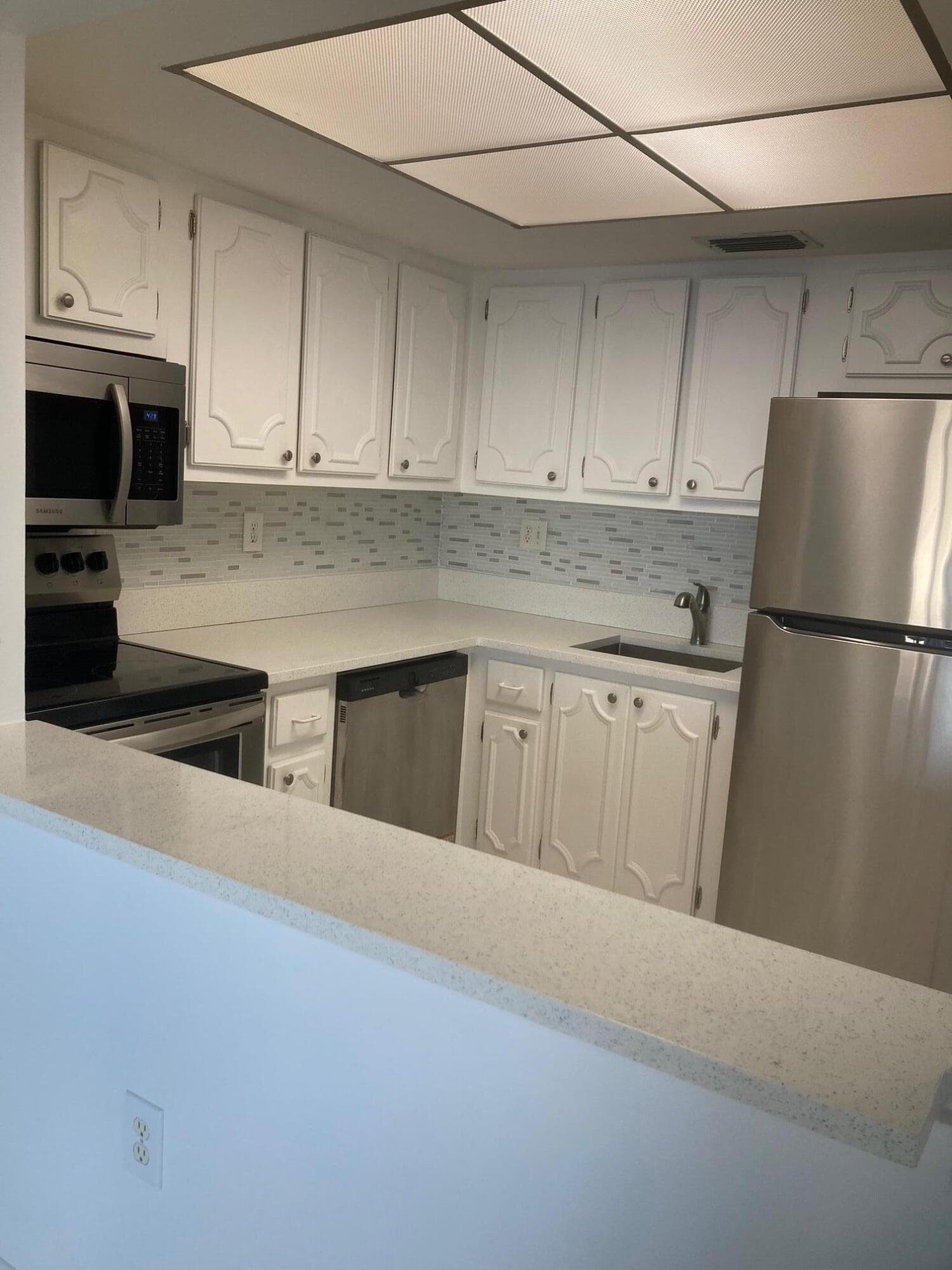 2936 Lake Shore Drive 409, Riviera Beach, FL 33404 — photo 4 of 10