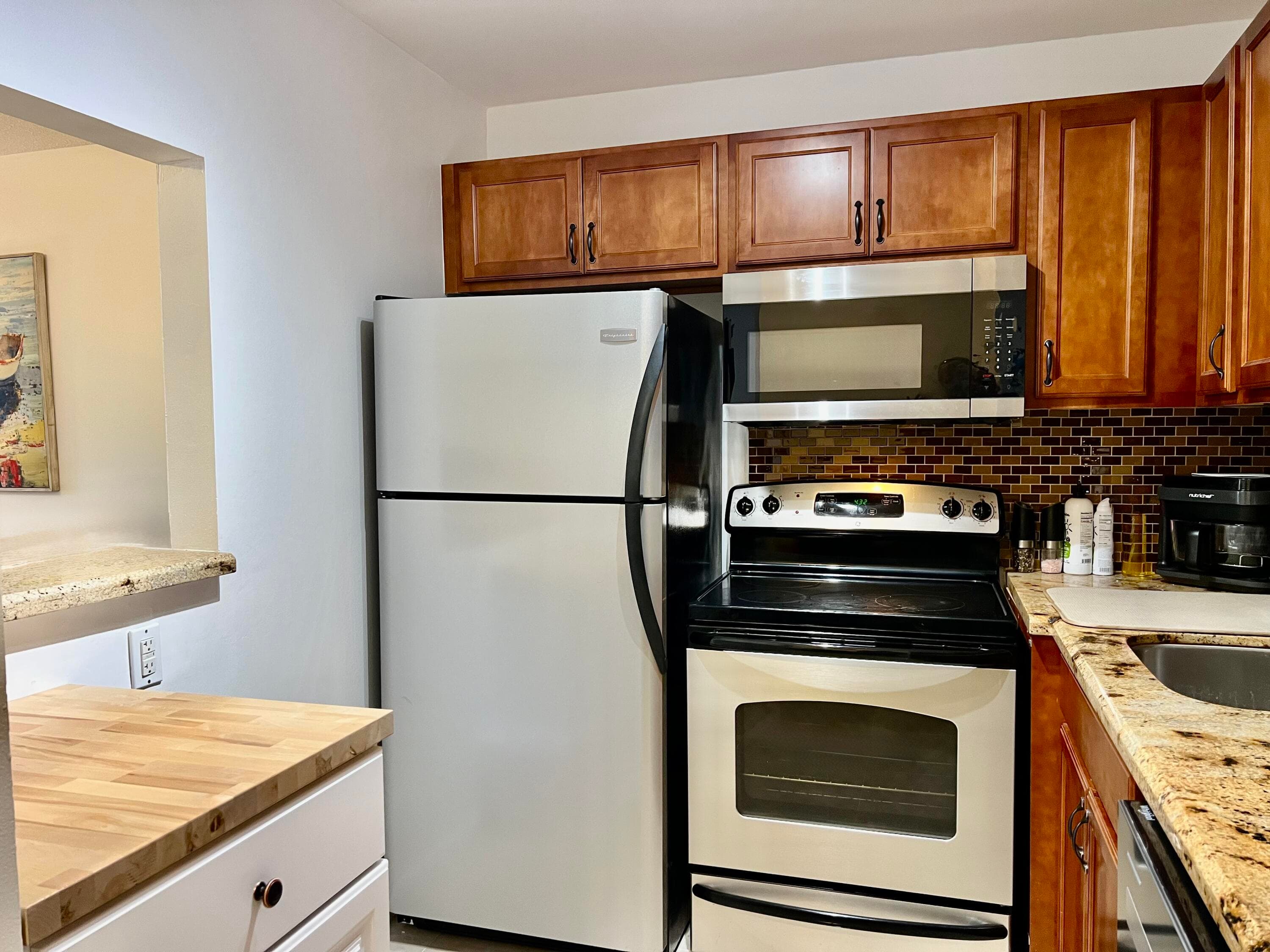 1011 Harwood C 1011, Deerfield Beach, FL 33442 — photo 9 of 46
