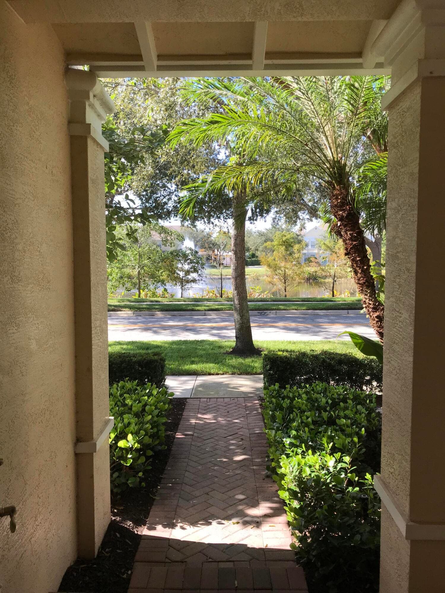 141 E Thatch Palm Circle, Jupiter, FL 33458 — photo 3 of 27